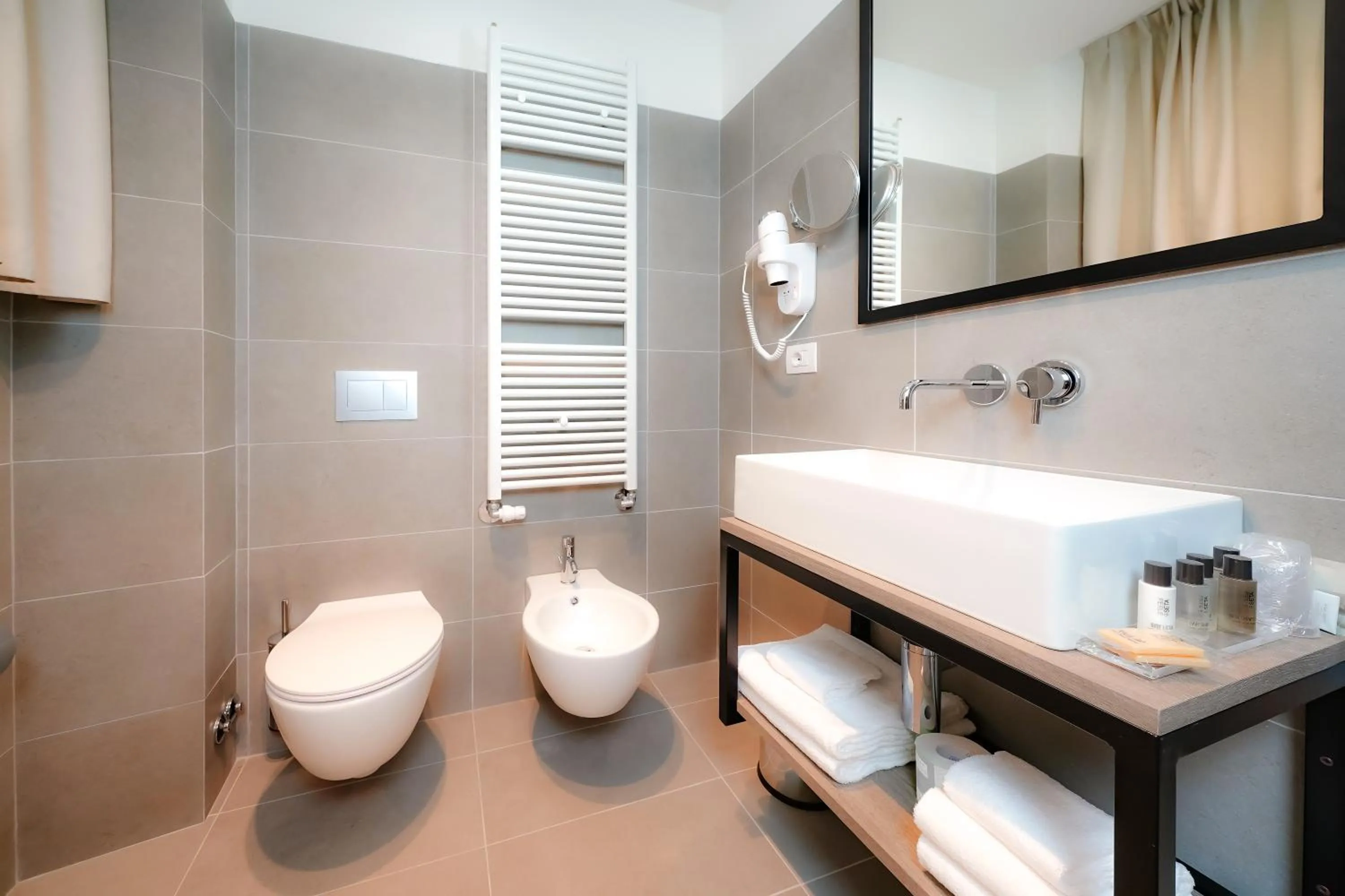 Shower in Bergamo Inn 15