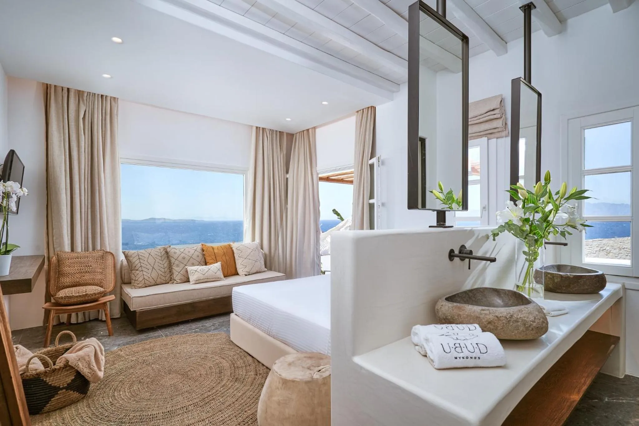 Photo of the whole room in Ubud Mykonos