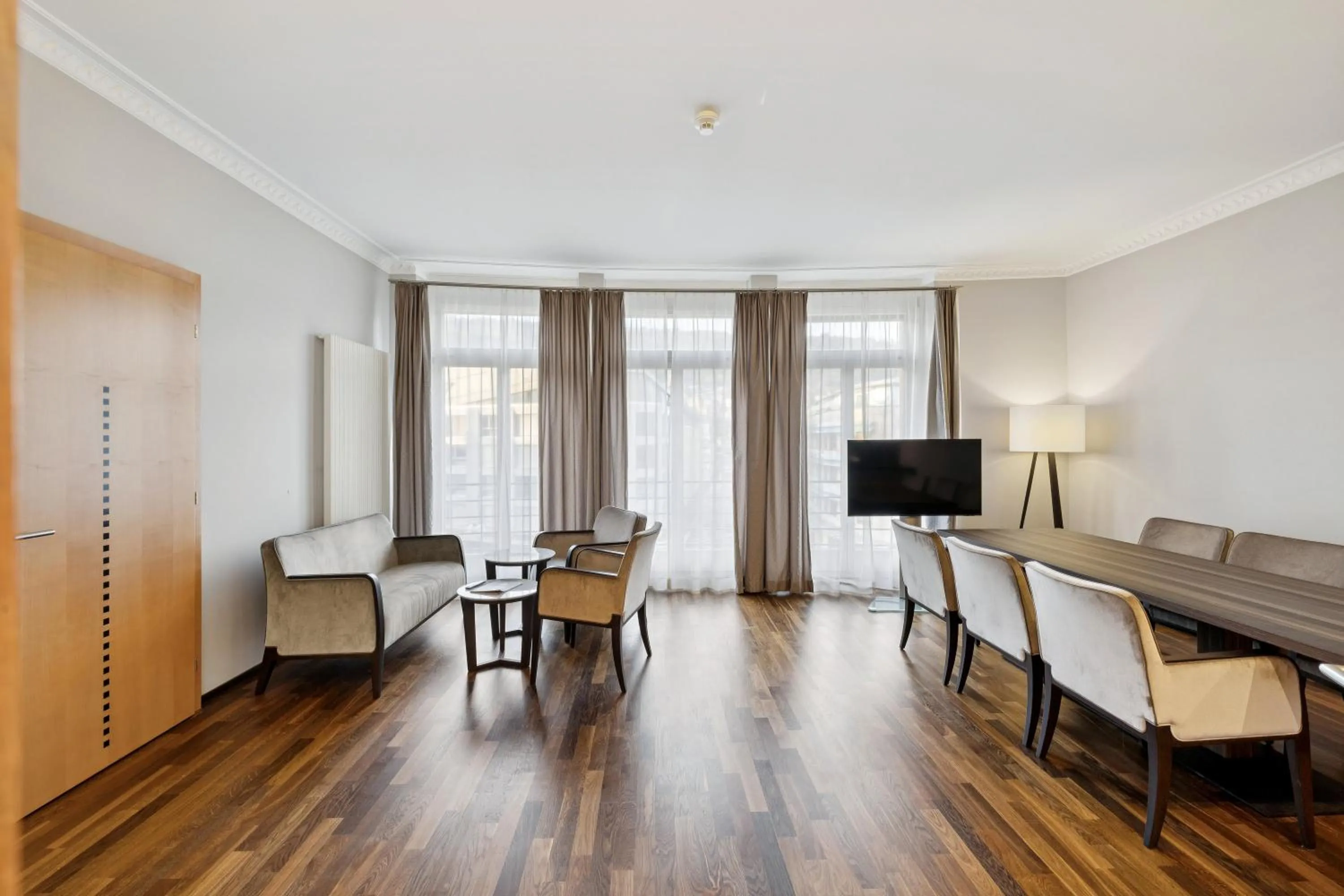 TV and multimedia in GLANDON Rooms Elite