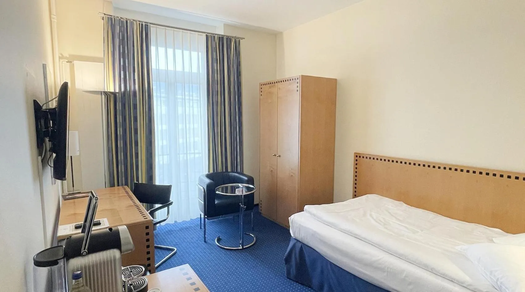 Bed in GLANDON Rooms Elite