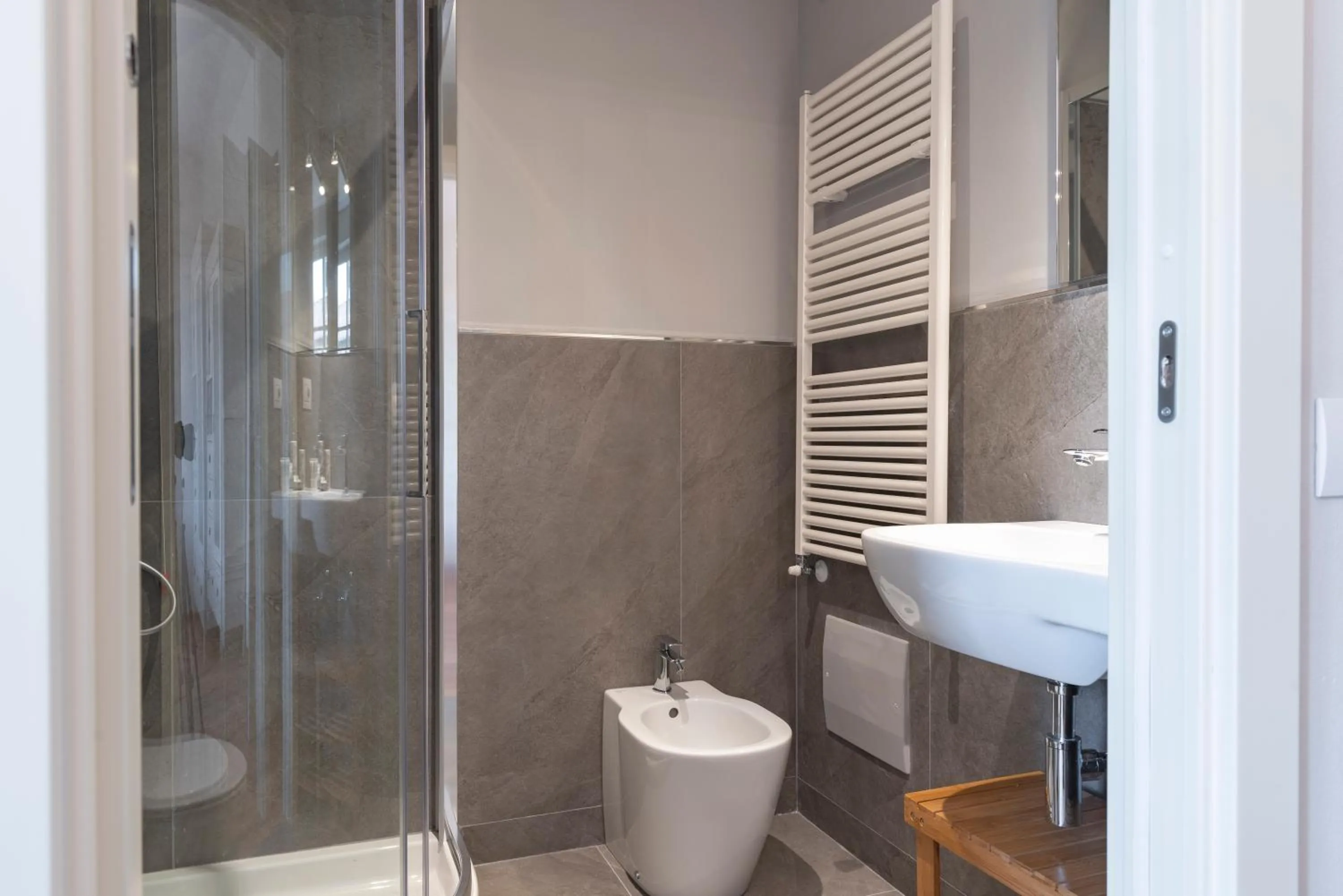 Shower in IN LUCUS Guest House