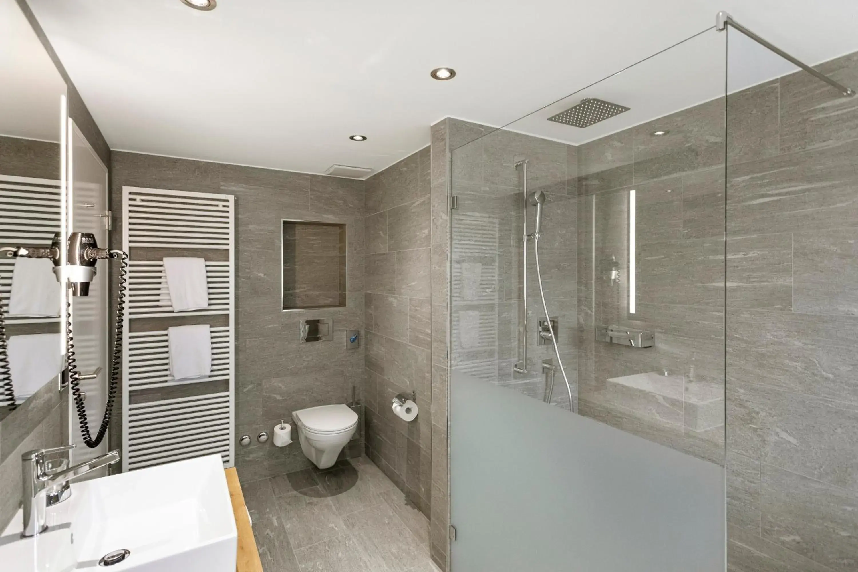 Superior Double Queen Size Room with Air Conditioning - single occupancy in ABC Swiss Quality Hotel Superior Double Queen Size Room with Air Conditioning - single occupancy in ABC Swiss Quality Hotel