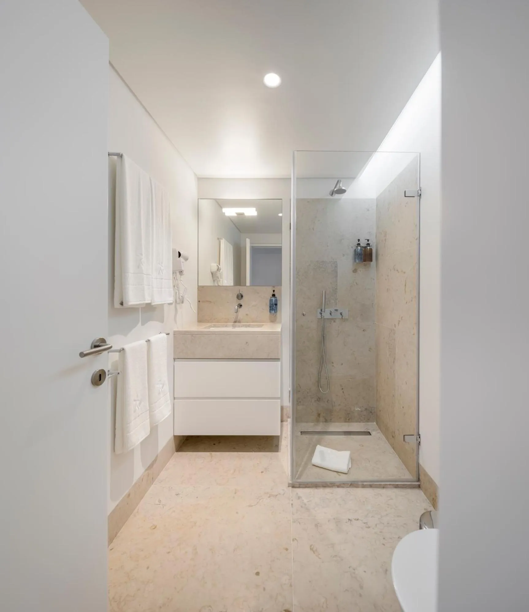 Bathroom in Lisbon Serviced Apartments - Mouraria