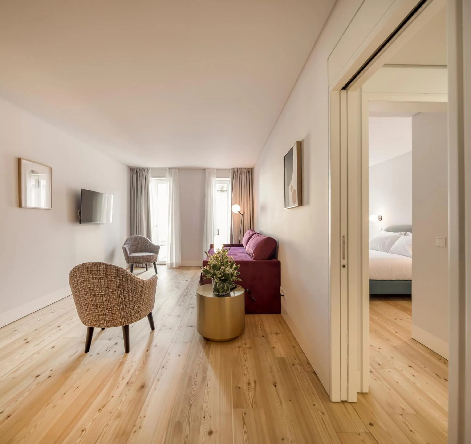 Living room, Bed in Lisbon Serviced Apartments - Mouraria