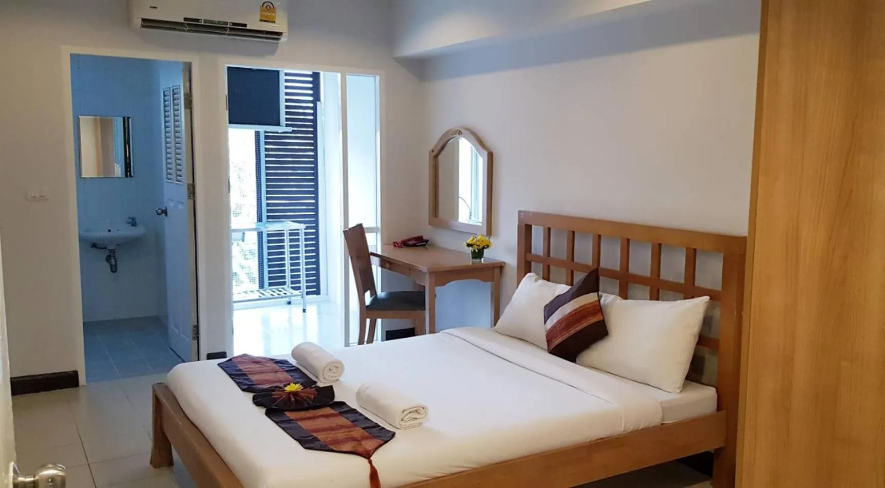 Photo of the whole room, Bed in Sena House Lamlukka Klong2