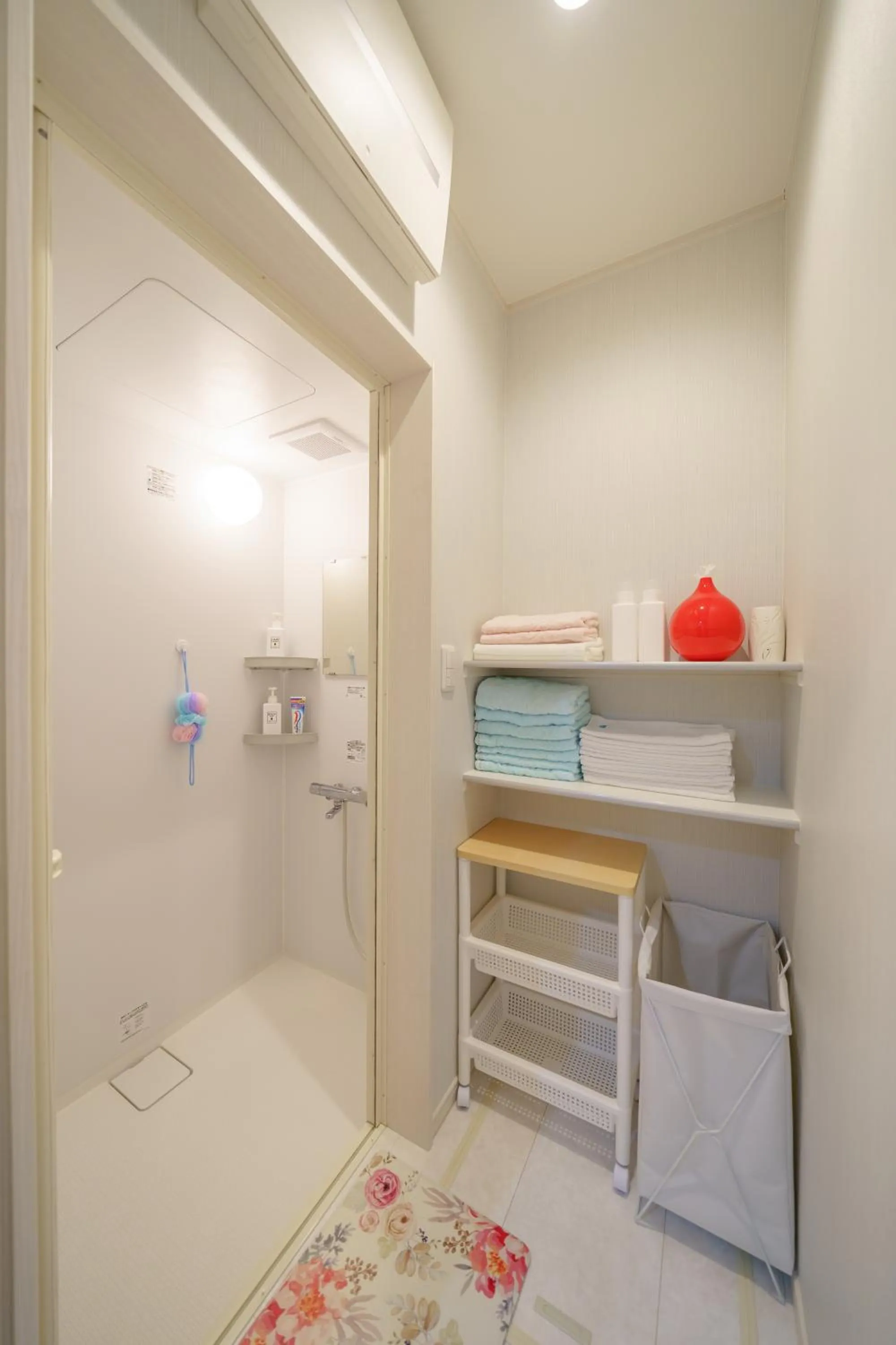 Shower in Osaka Yeon House