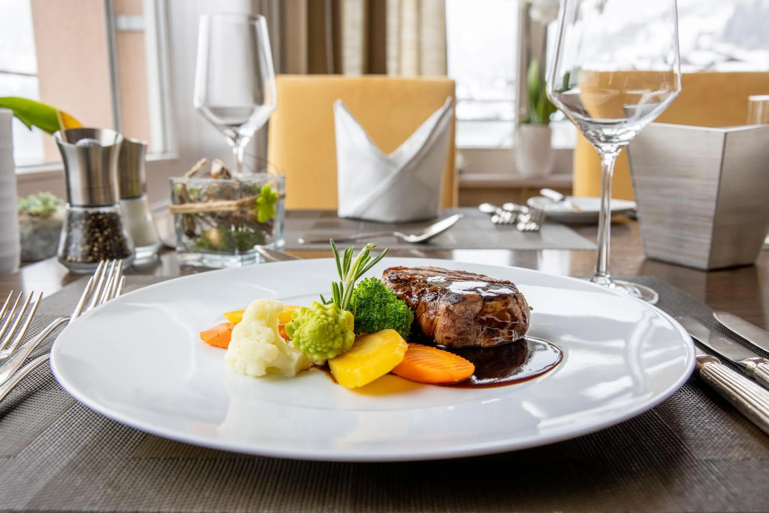 Restaurant/places to eat in Belvedere Swiss Quality Hotel