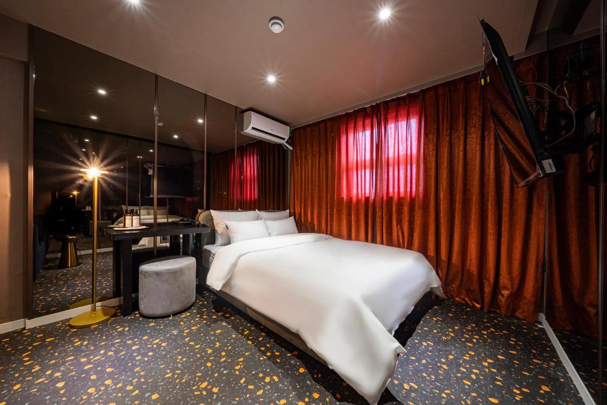 Bed in Knockin Hotel Daejeon by Aank