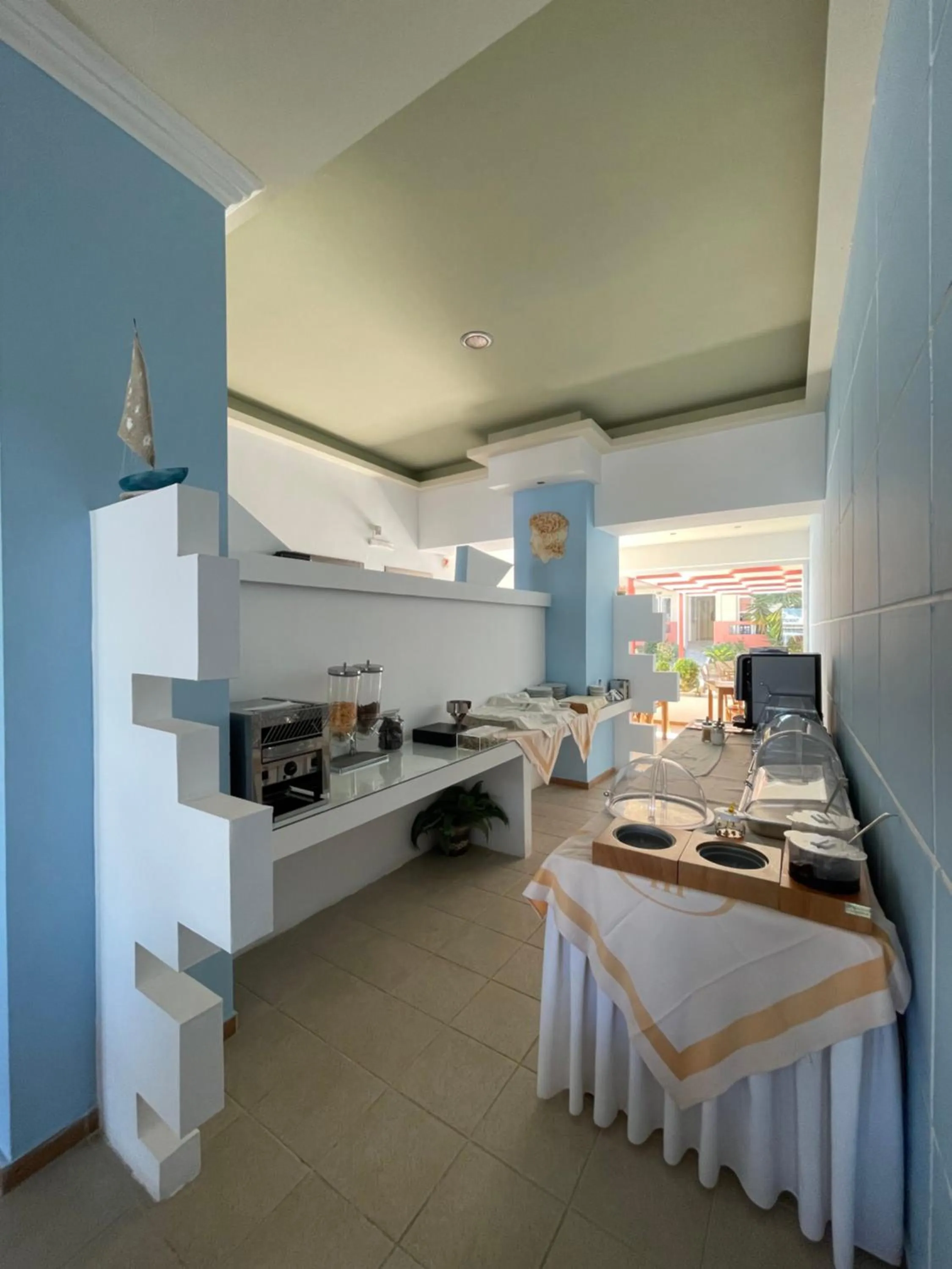 Restaurant/places to eat in Flisvos