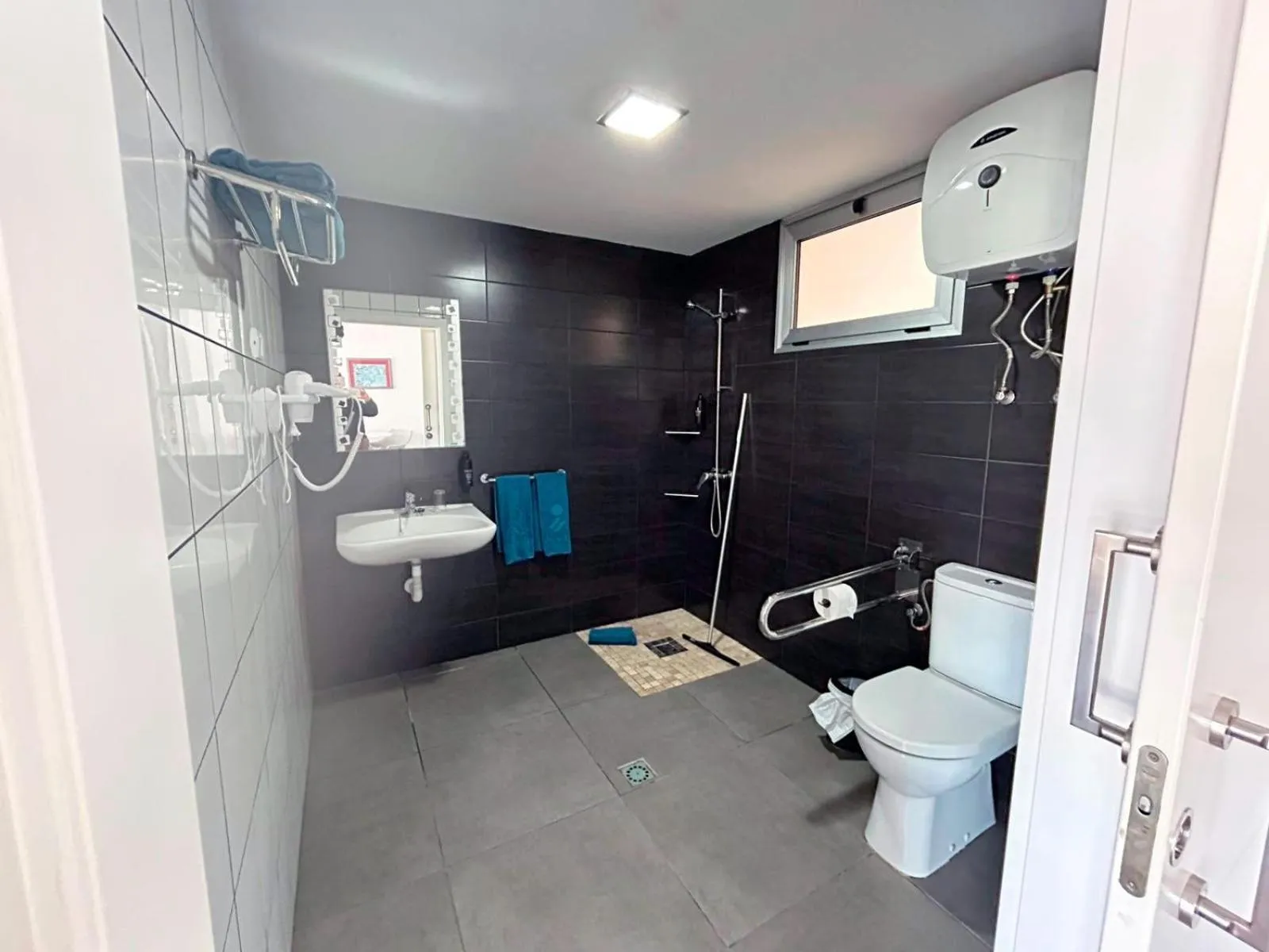 Bathroom in Servatur Castillo de Sol