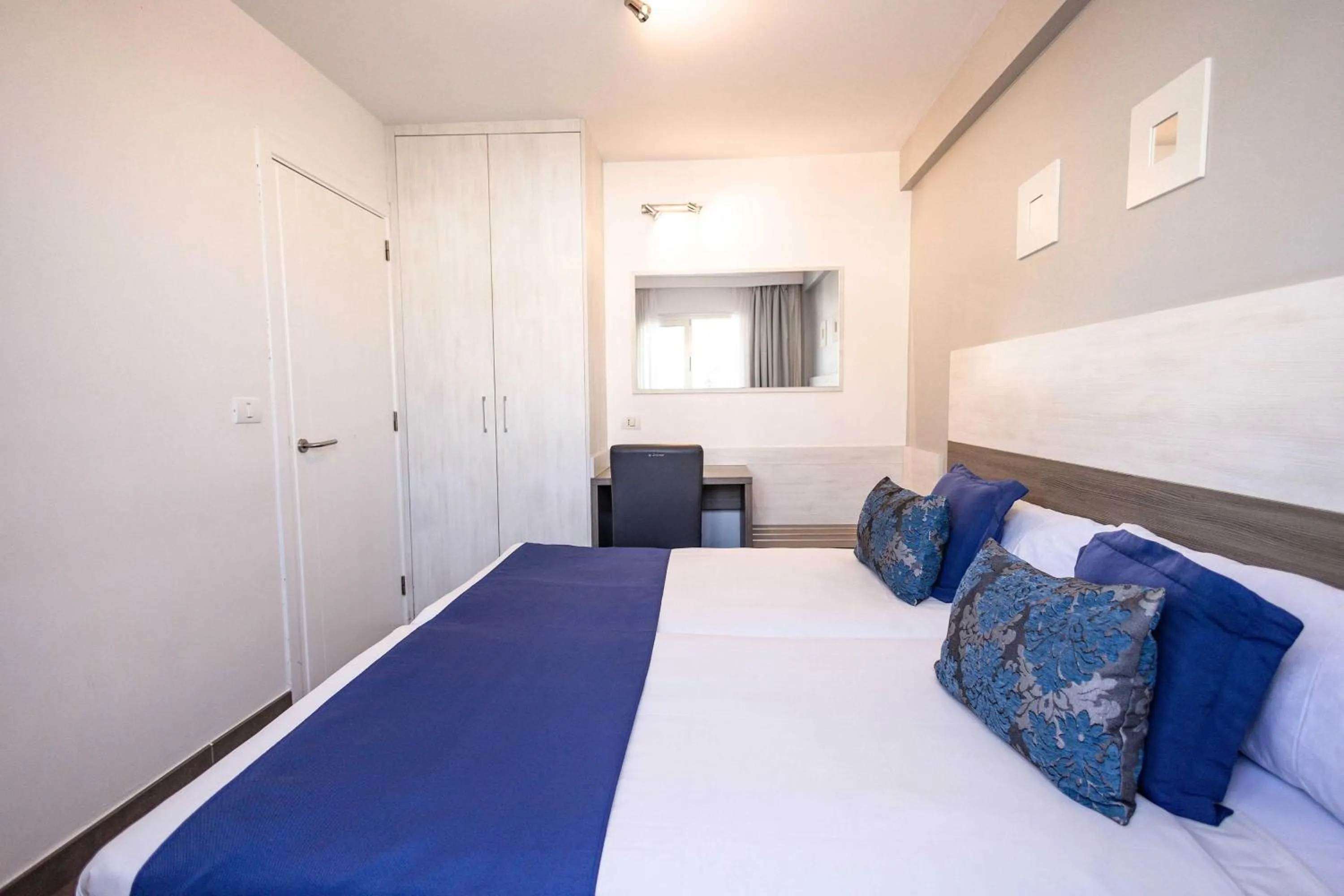 Photo of the whole room, Bed in Servatur Castillo de Sol