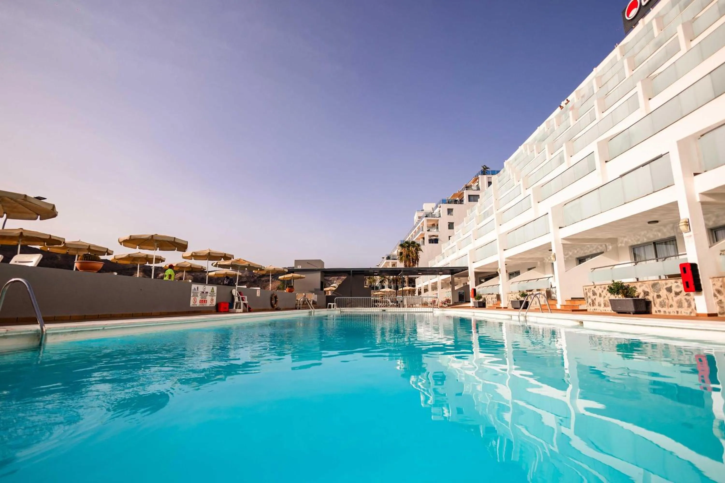 Swimming pool in Servatur Castillo de Sol