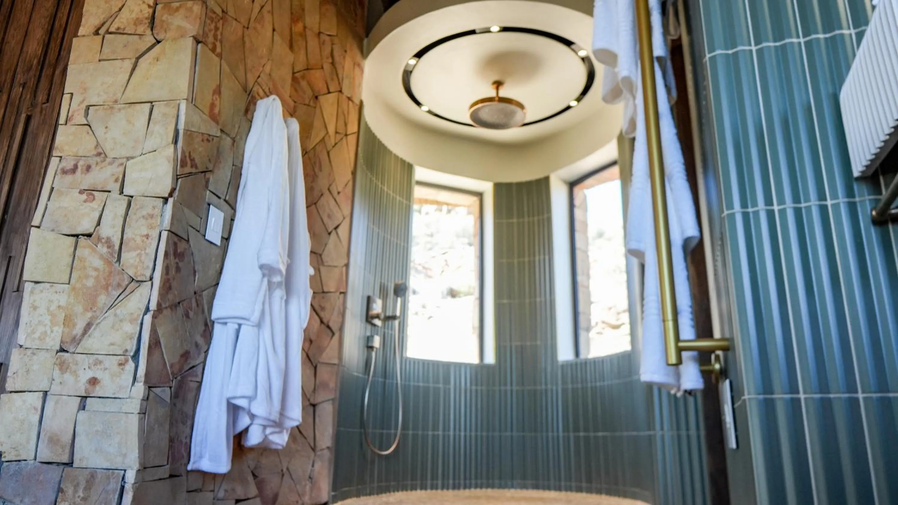 Shower in Aquila Private Game Reserve & Spa