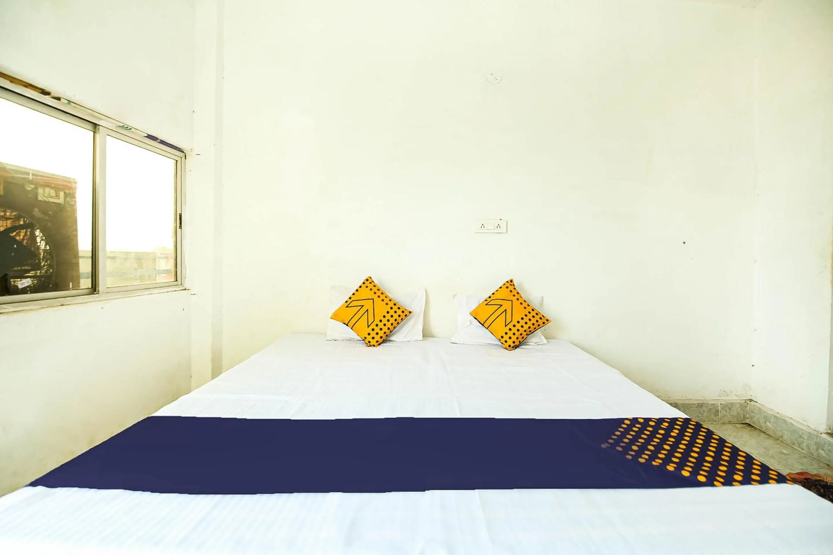 Bedroom, Bed in SPOT ON by OYO Krishna Market And Lodge