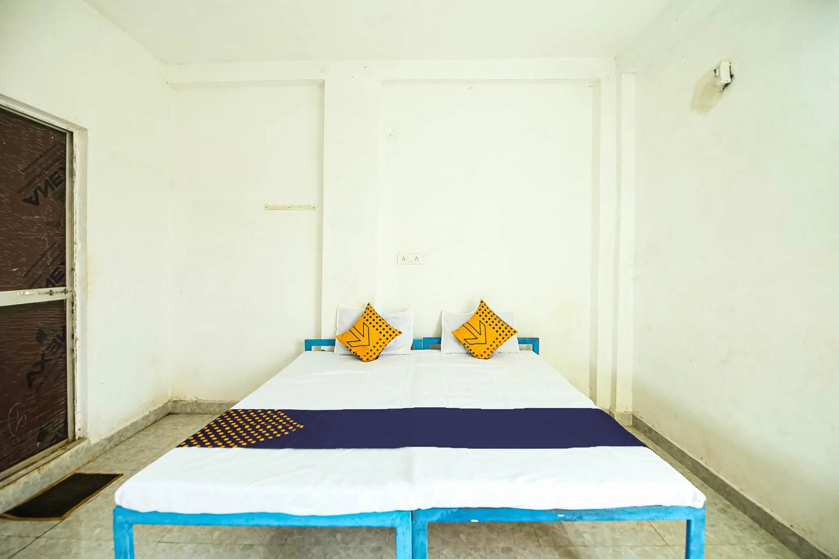 Bedroom, Bed in SPOT ON by OYO Krishna Market And Lodge