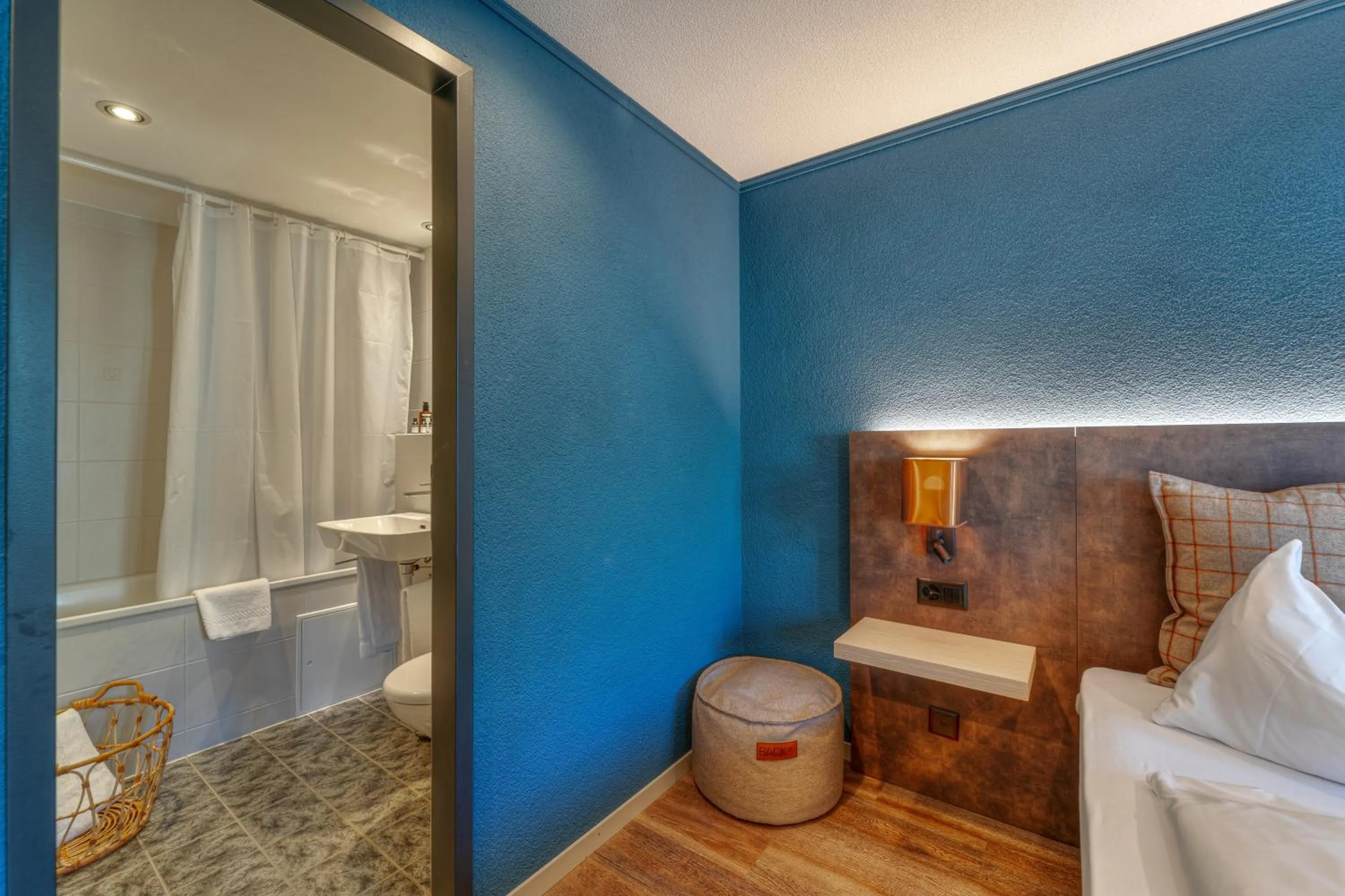 Bathroom, Bed in The HEY HOTEL