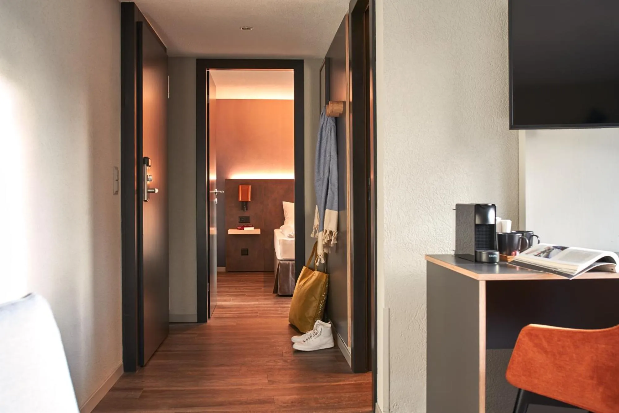 Communal lounge/ TV room, Bed in The HEY HOTEL