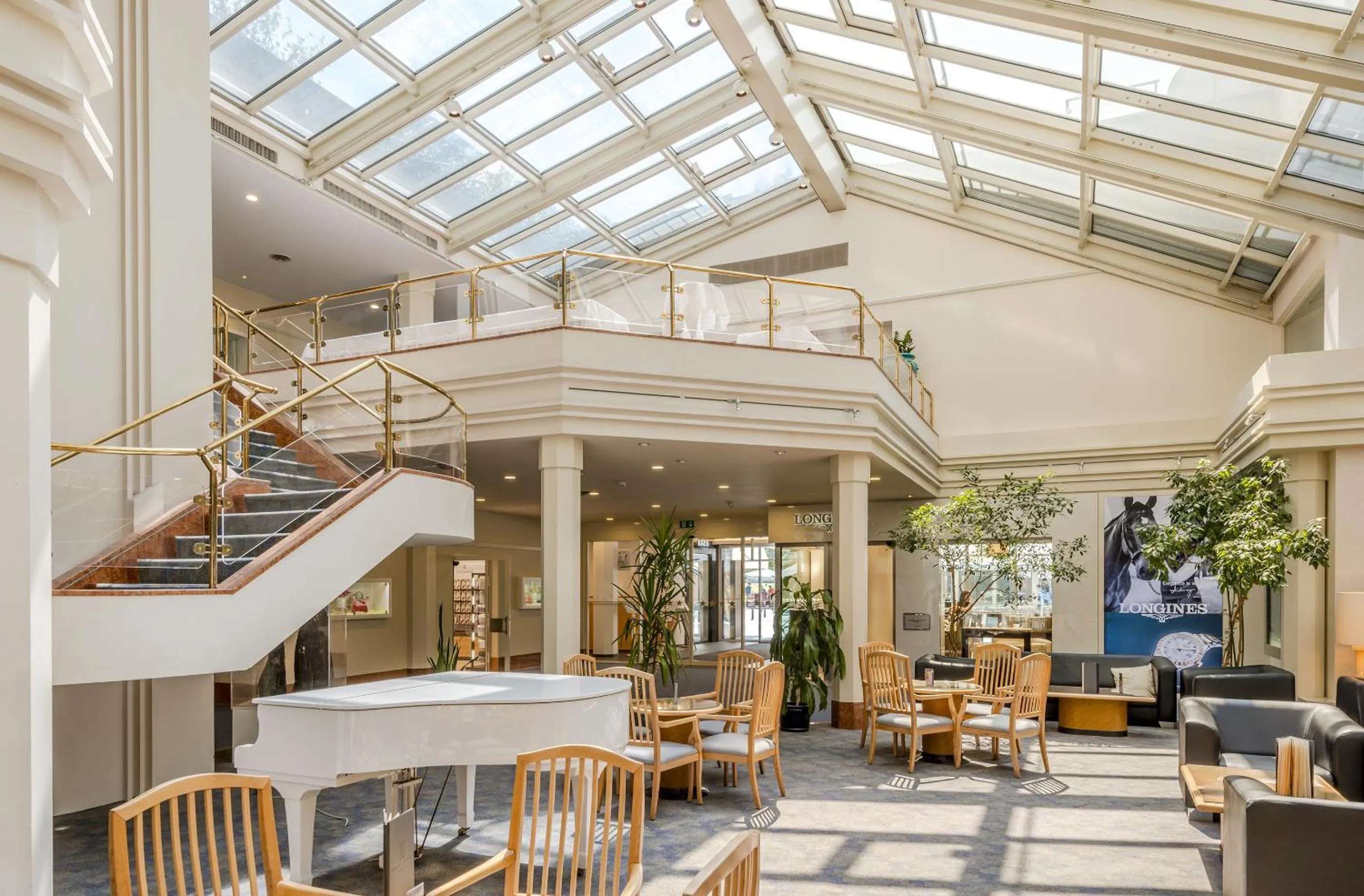 Lounge or bar in Hotel Metropole Interlaken