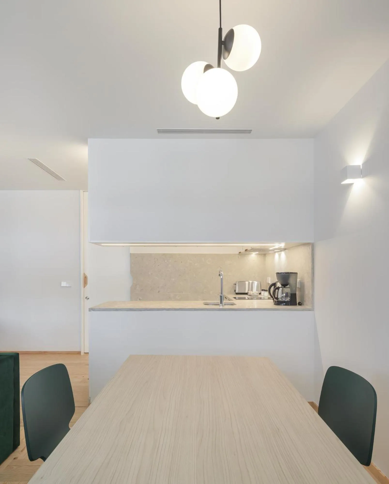 Dining area in Lisbon Serviced Apartments - Principe Real