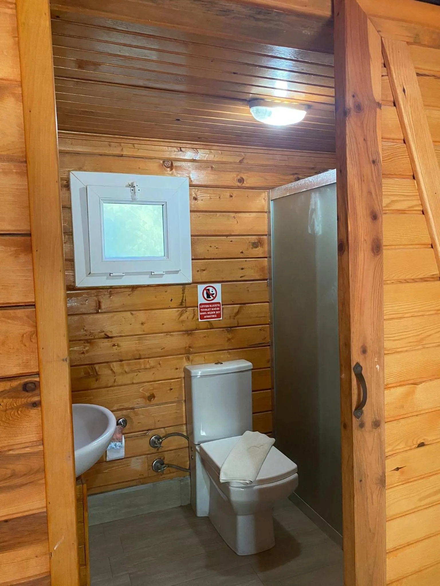 Green Pine Bungalows & Beach Luxury Concept