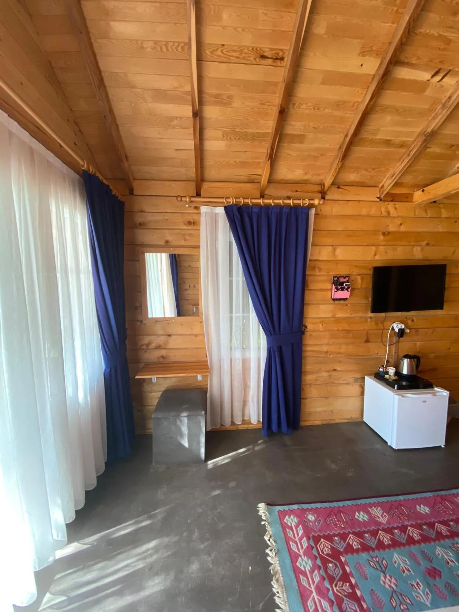 Communal lounge/ TV room in Green Pine Bungalows & Beach Luxury Concept