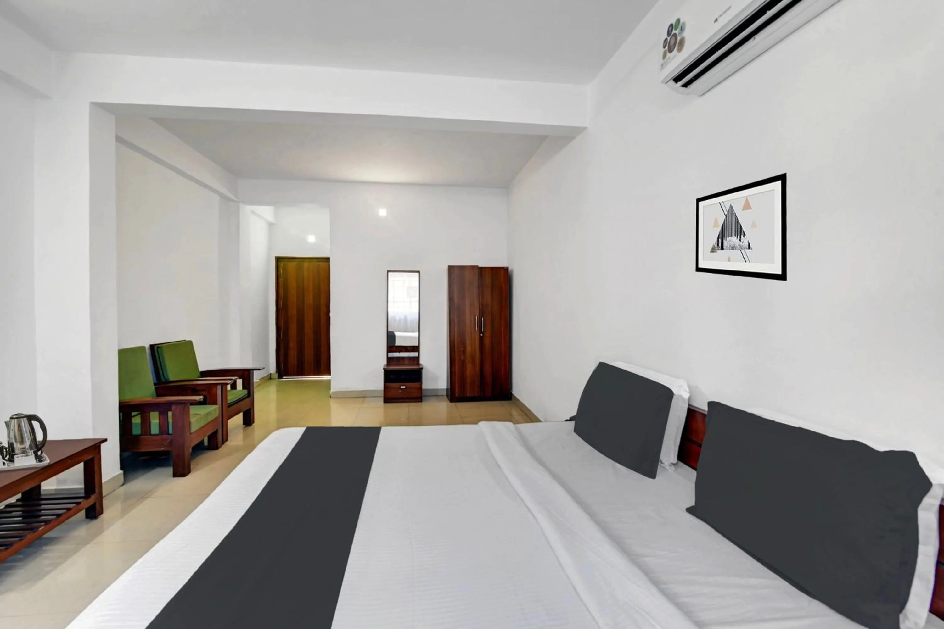 Bedroom, Bed in Super Collection O Madikeri City Center Near KSRTC Bus Stand Coorg Formerly Hotel Ragsys