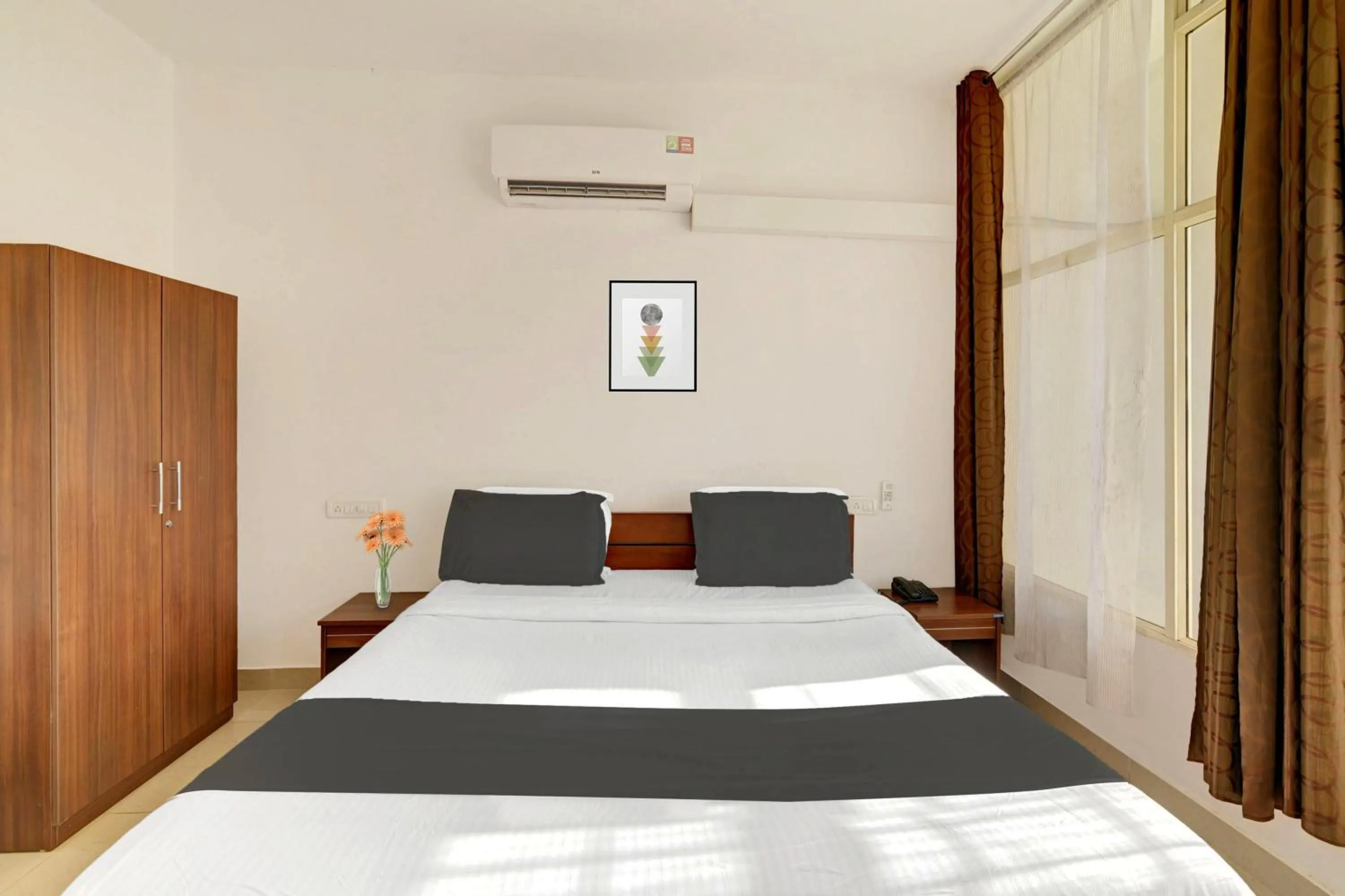 Bedroom, Bed in Super Collection O Madikeri City Center Near KSRTC Bus Stand Coorg Formerly Hotel Ragsys
