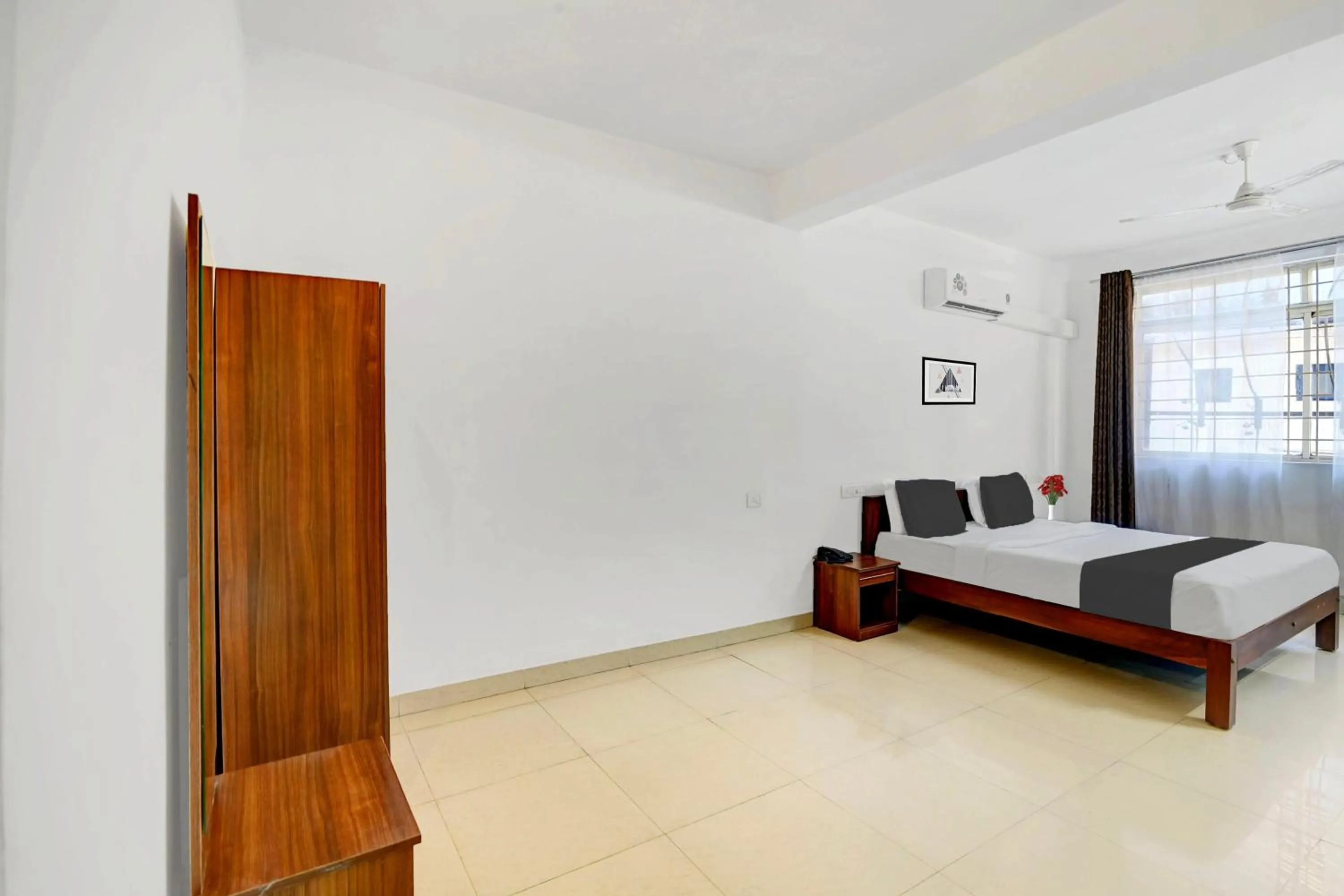 Bedroom, Bed in Super Collection O Madikeri City Center Near KSRTC Bus Stand Coorg Formerly Hotel Ragsys