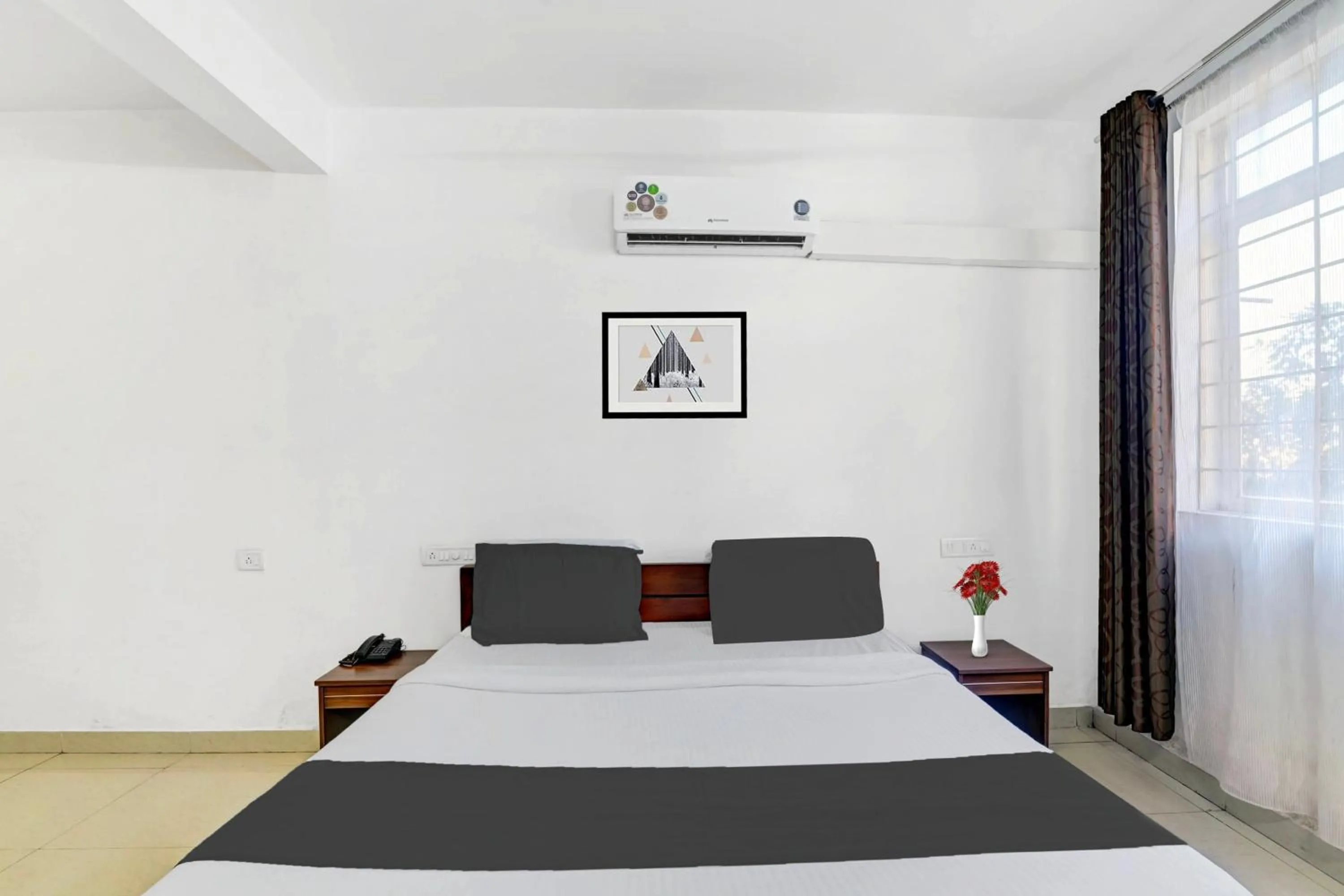 Bedroom, Bed in Super Collection O Madikeri City Center Near KSRTC Bus Stand Coorg Formerly Hotel Ragsys