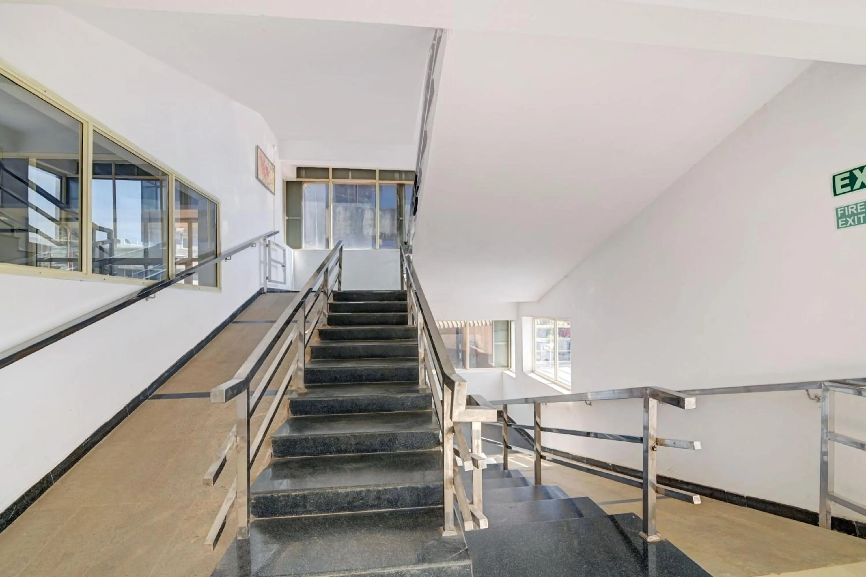 Lobby or reception in Super Collection O Madikeri City Center Near KSRTC Bus Stand Coorg Formerly Hotel Ragsys