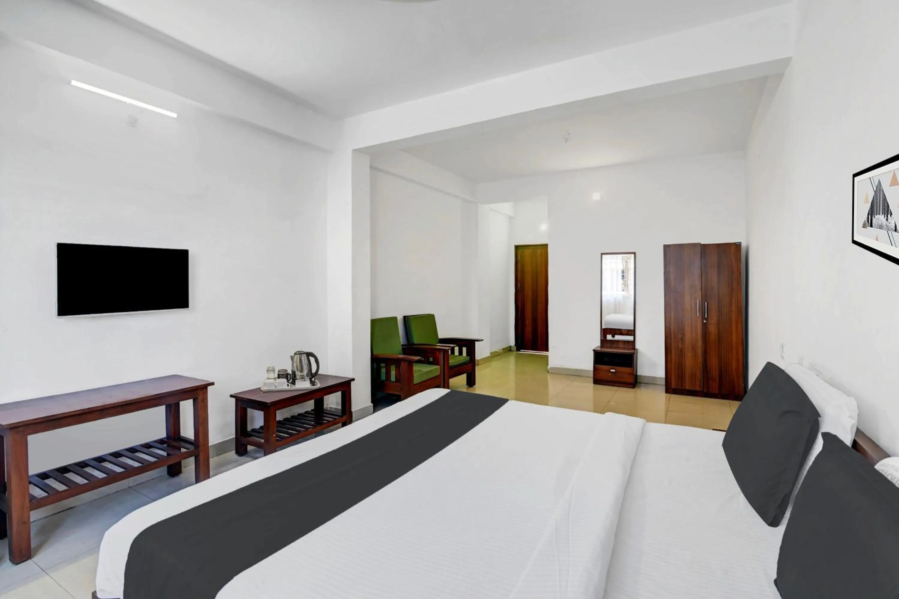 Bedroom, Bed in Super Collection O Madikeri City Center Near KSRTC Bus Stand Coorg Formerly Hotel Ragsys