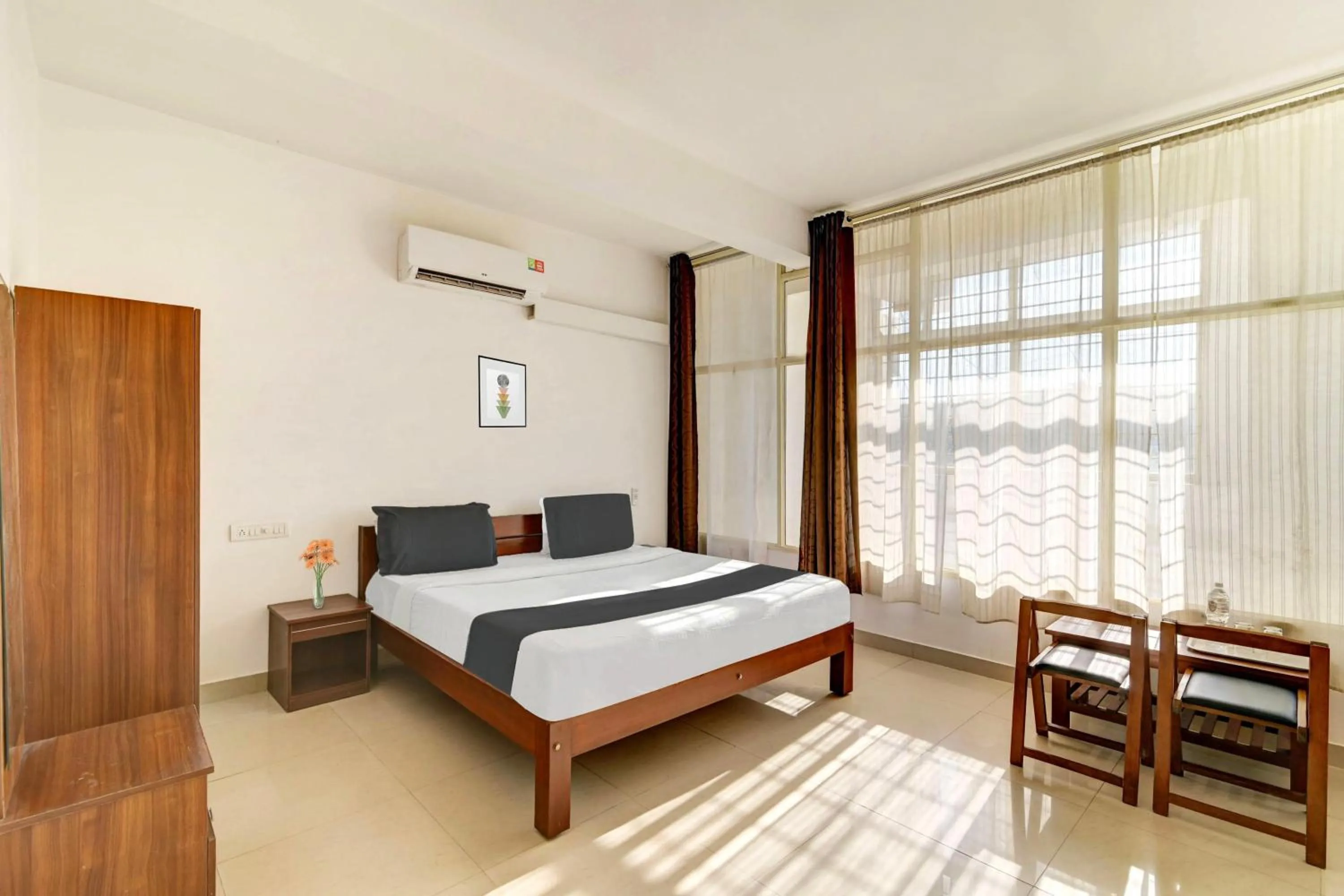 Bedroom, Bed in Super Collection O Madikeri City Center Near KSRTC Bus Stand Coorg Formerly Hotel Ragsys