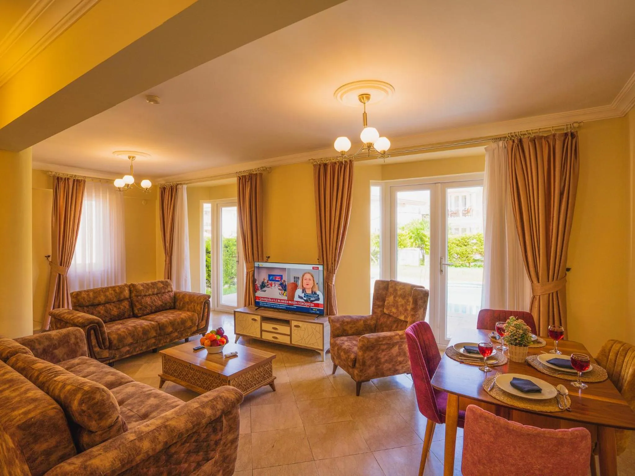 Communal lounge/ TV room in Sunset Beach Resort Aqua Lettings