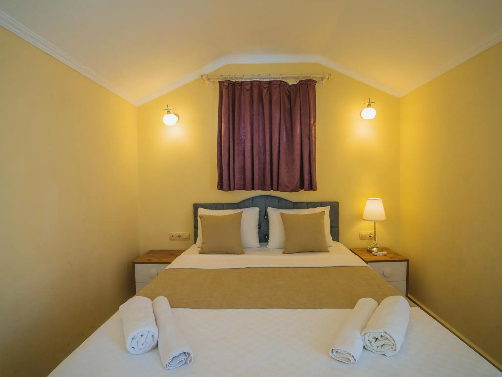 Bedroom, Bed in Sunset Beach Resort Aqua Lettings