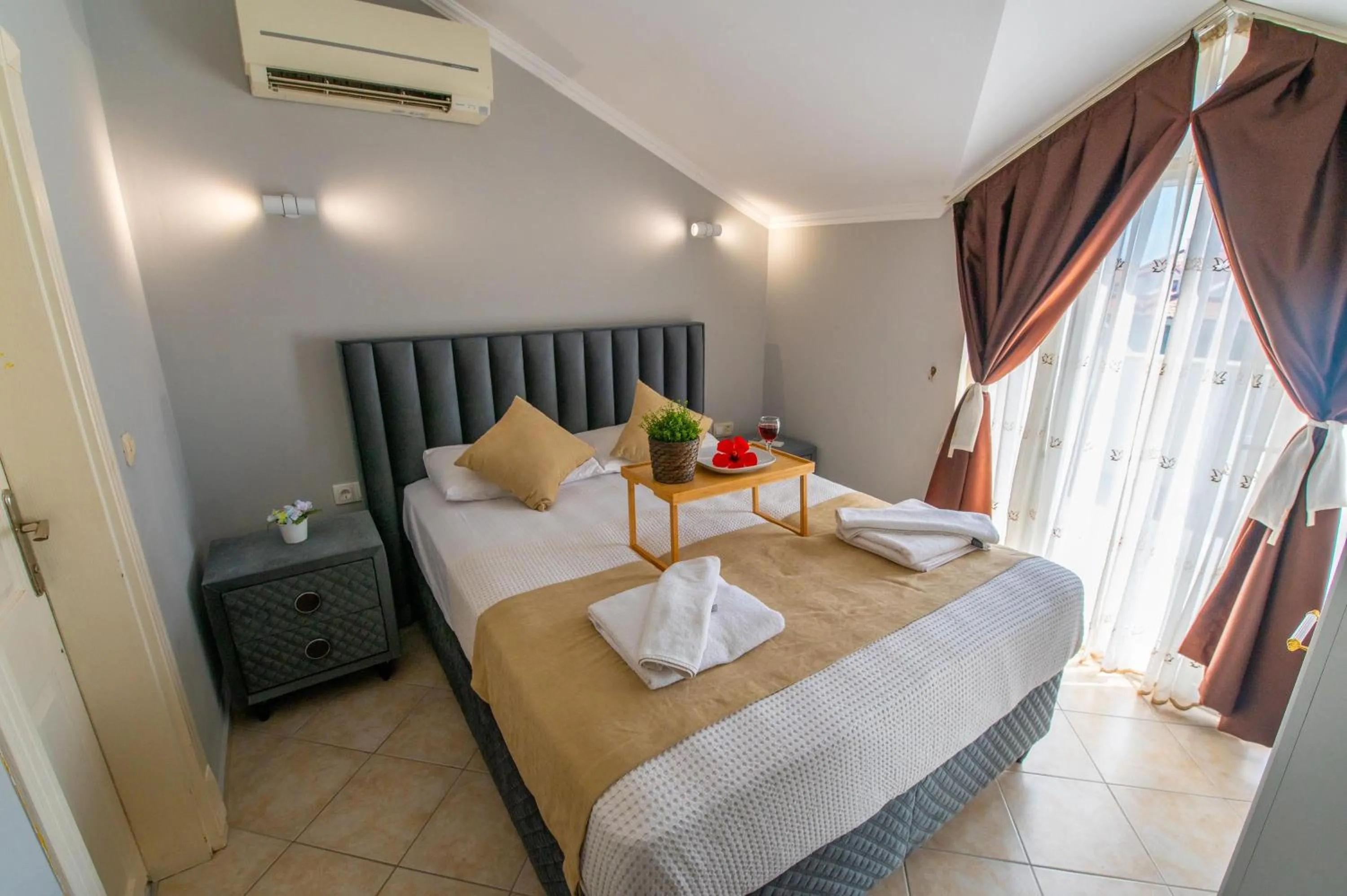 Photo of the whole room, Bed in Sunset Beach Resort Aqua Lettings