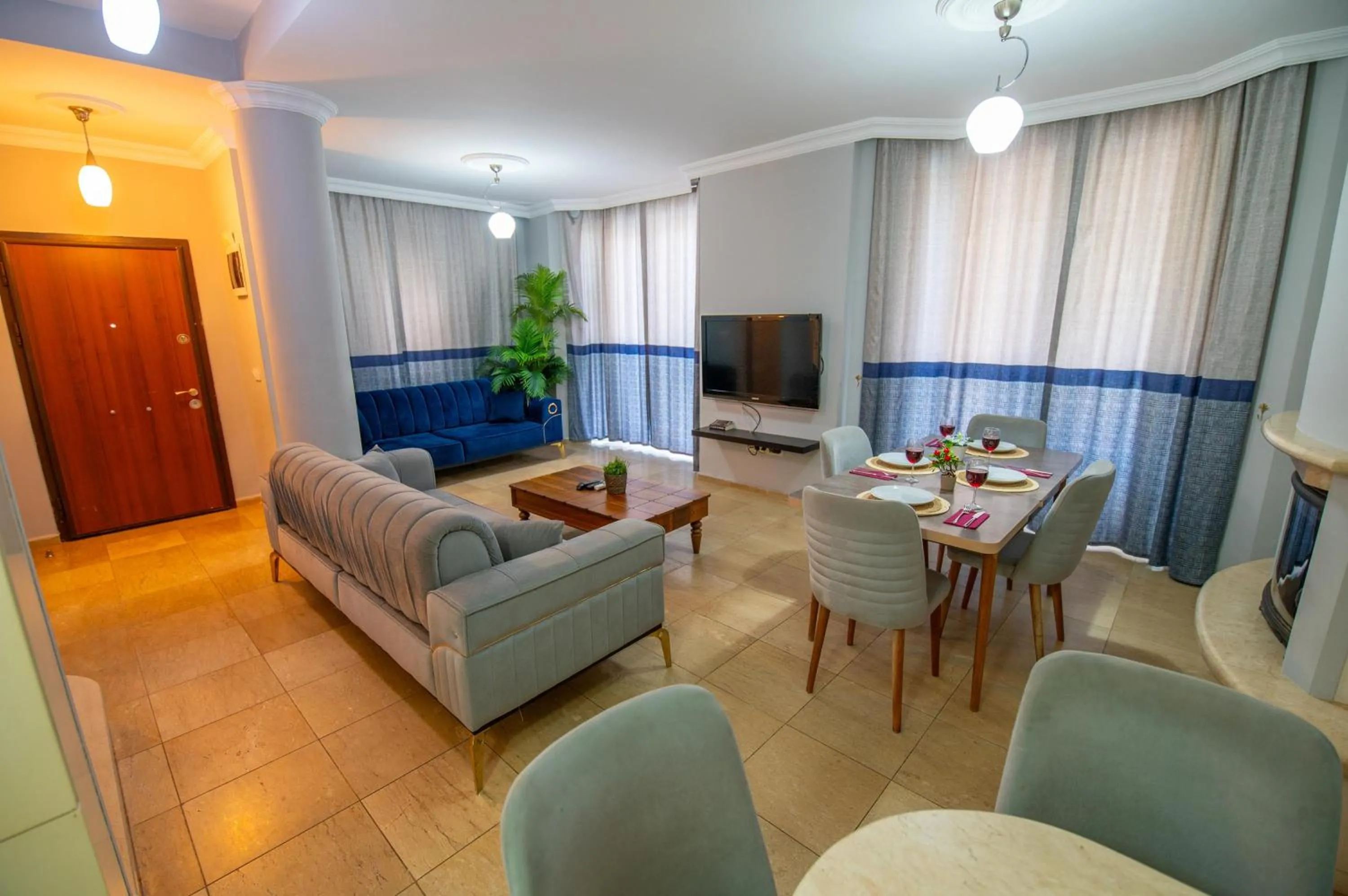 Communal lounge/ TV room in Sunset Beach Resort Aqua Lettings