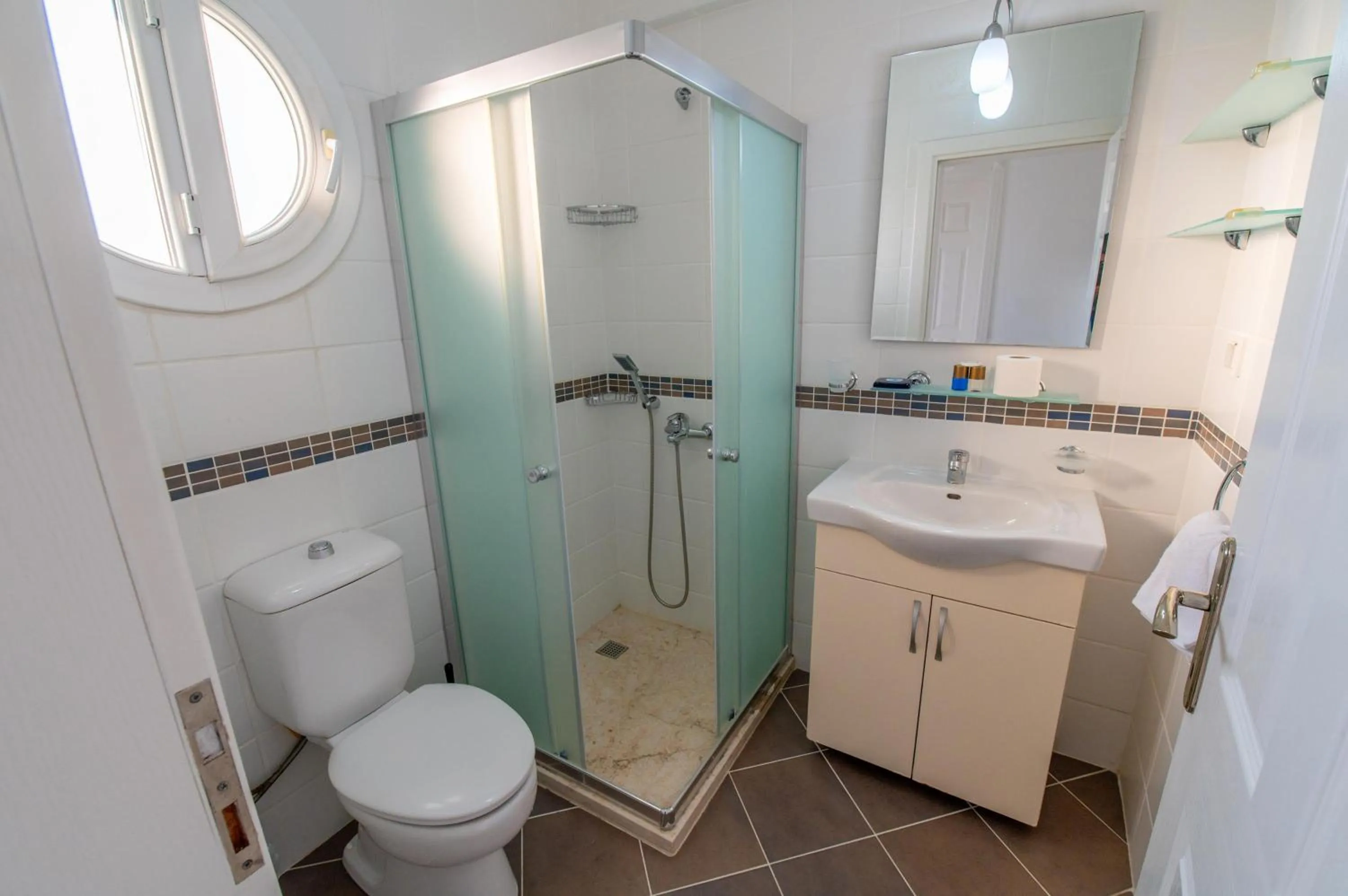 Shower in Sunset Beach Resort Aqua Lettings