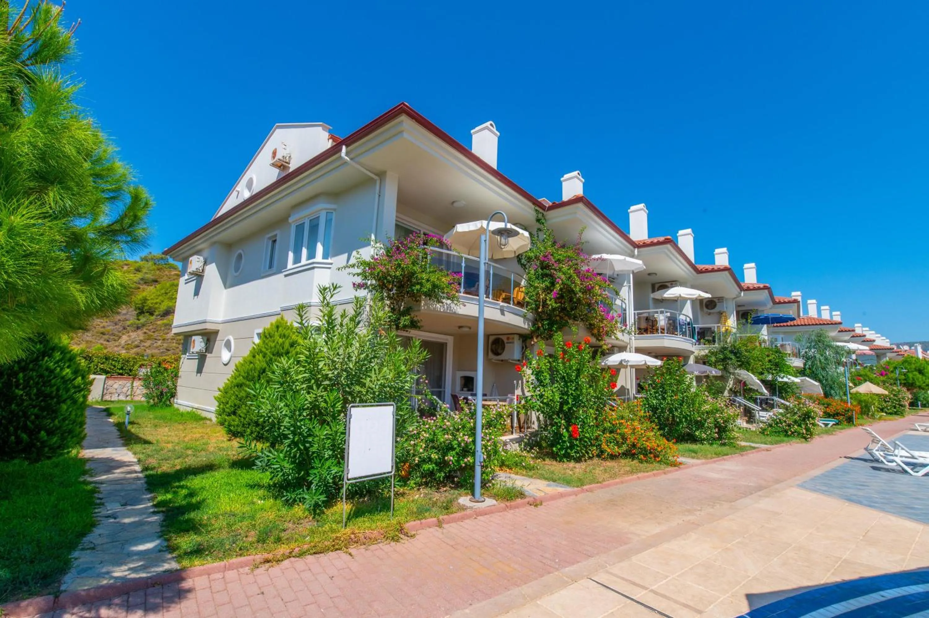 Property building in Sunset Beach Resort Aqua Lettings