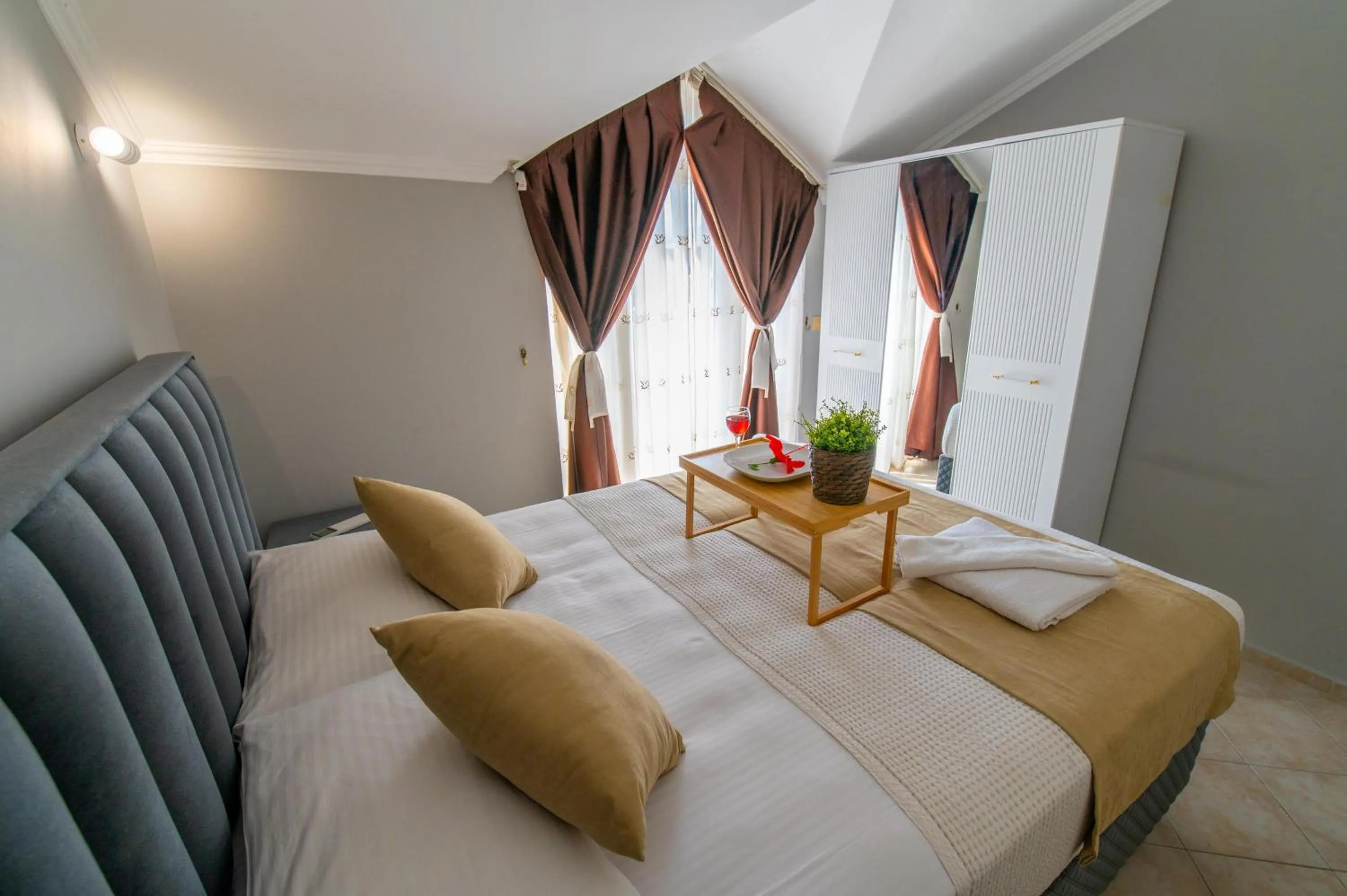 Living room, Bed in Sunset Beach Resort Aqua Lettings