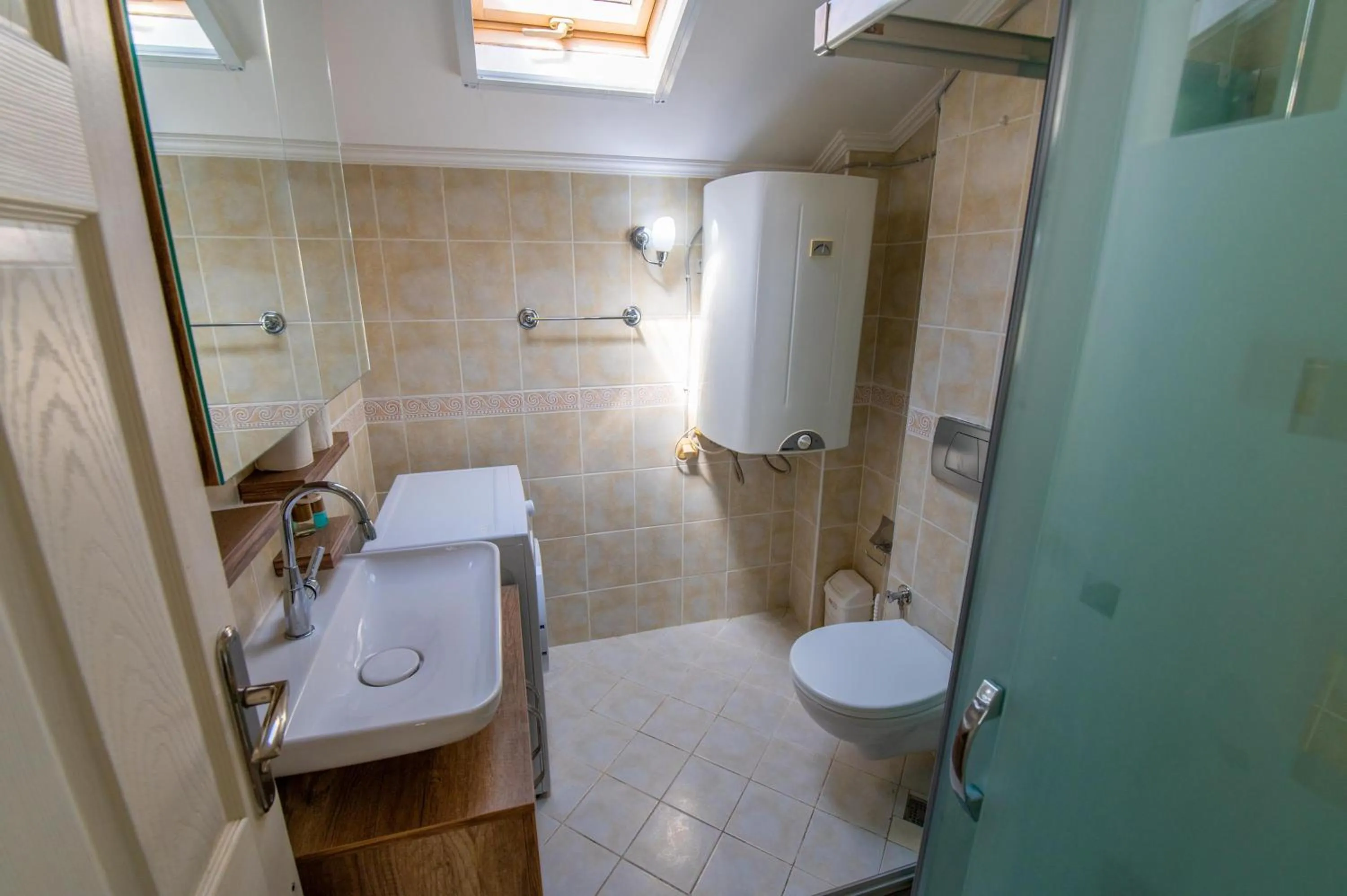 Shower in Sunset Beach Resort Aqua Lettings