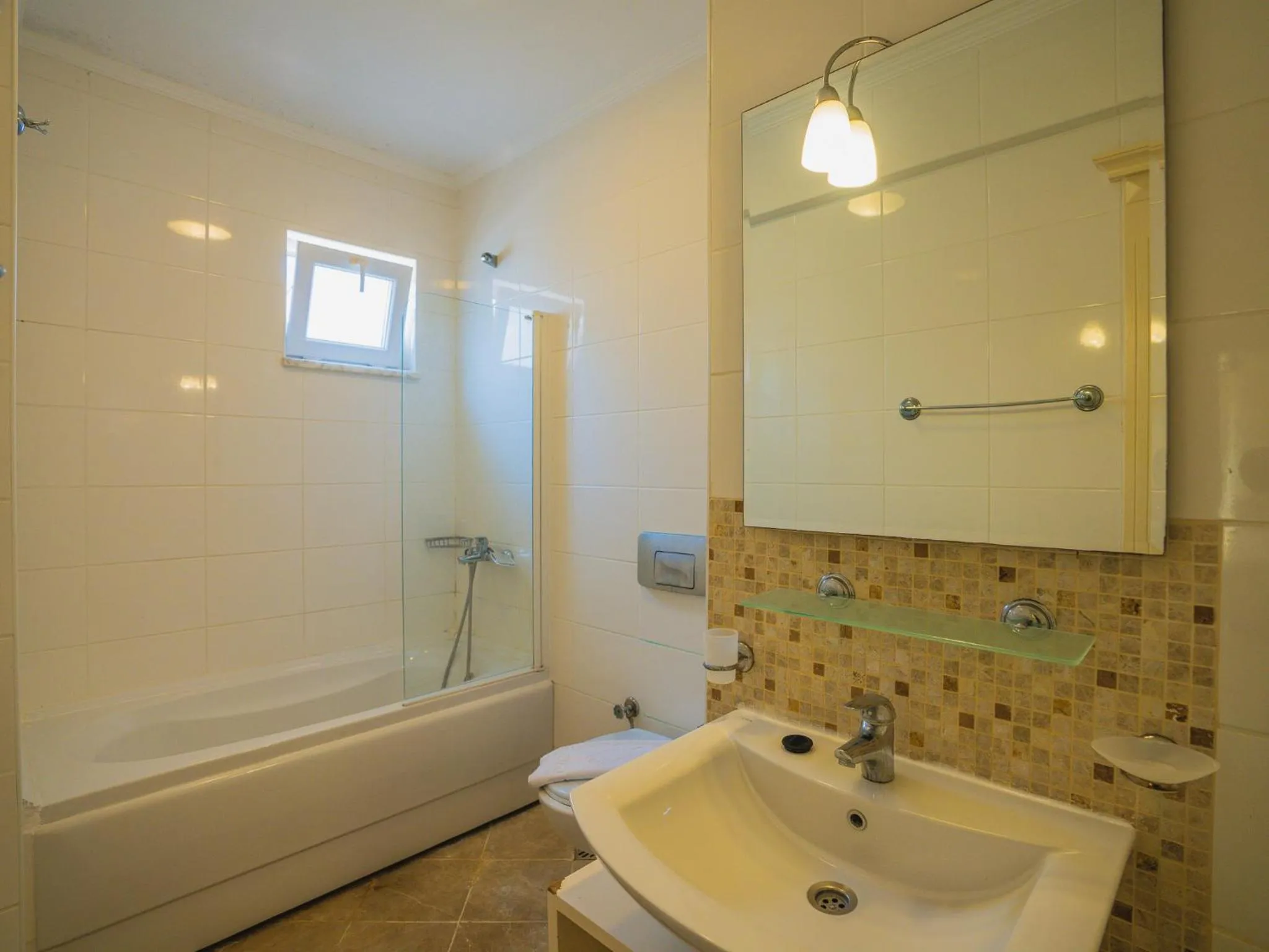 Shower in Sunset Beach Resort Aqua Lettings