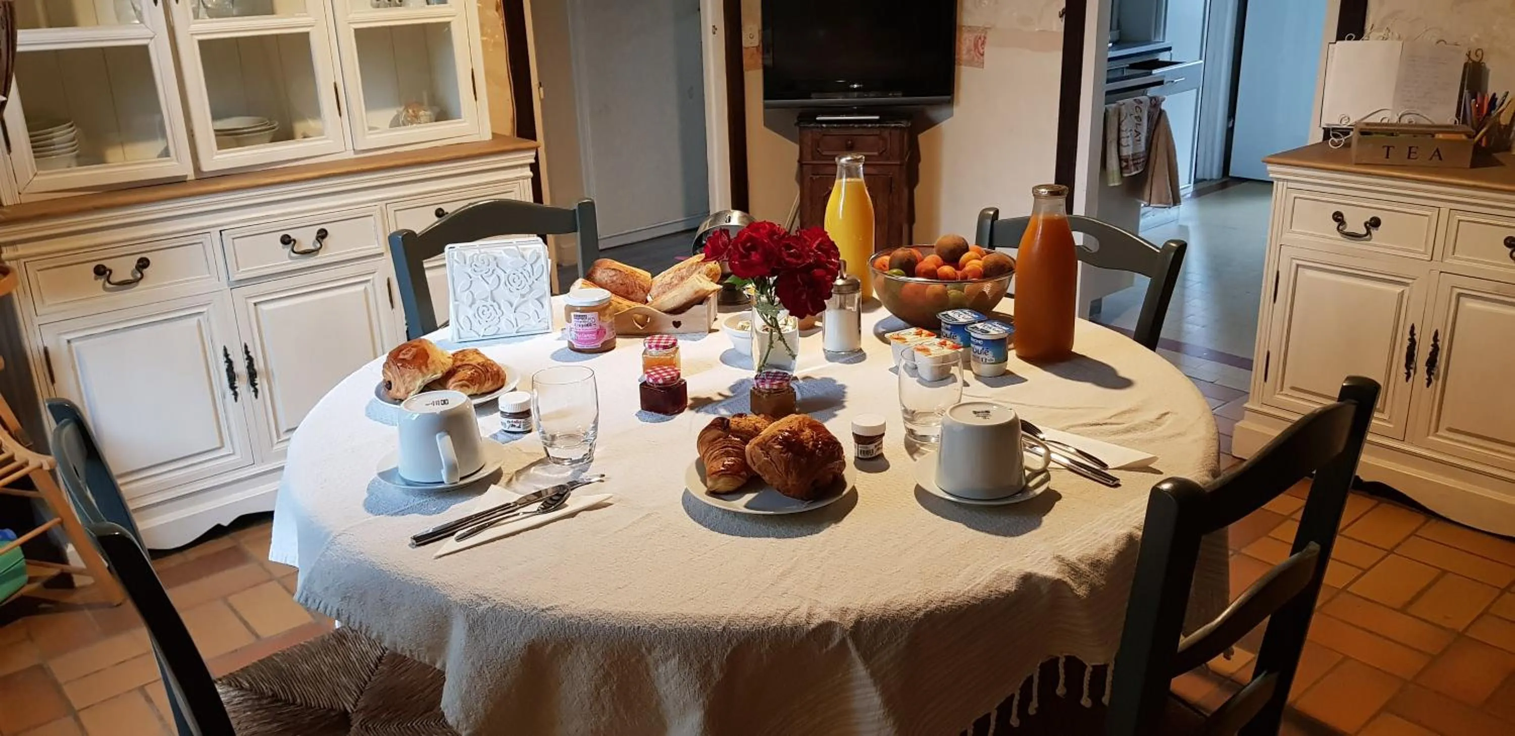 Breakfast in La Maison Josnes de Mady