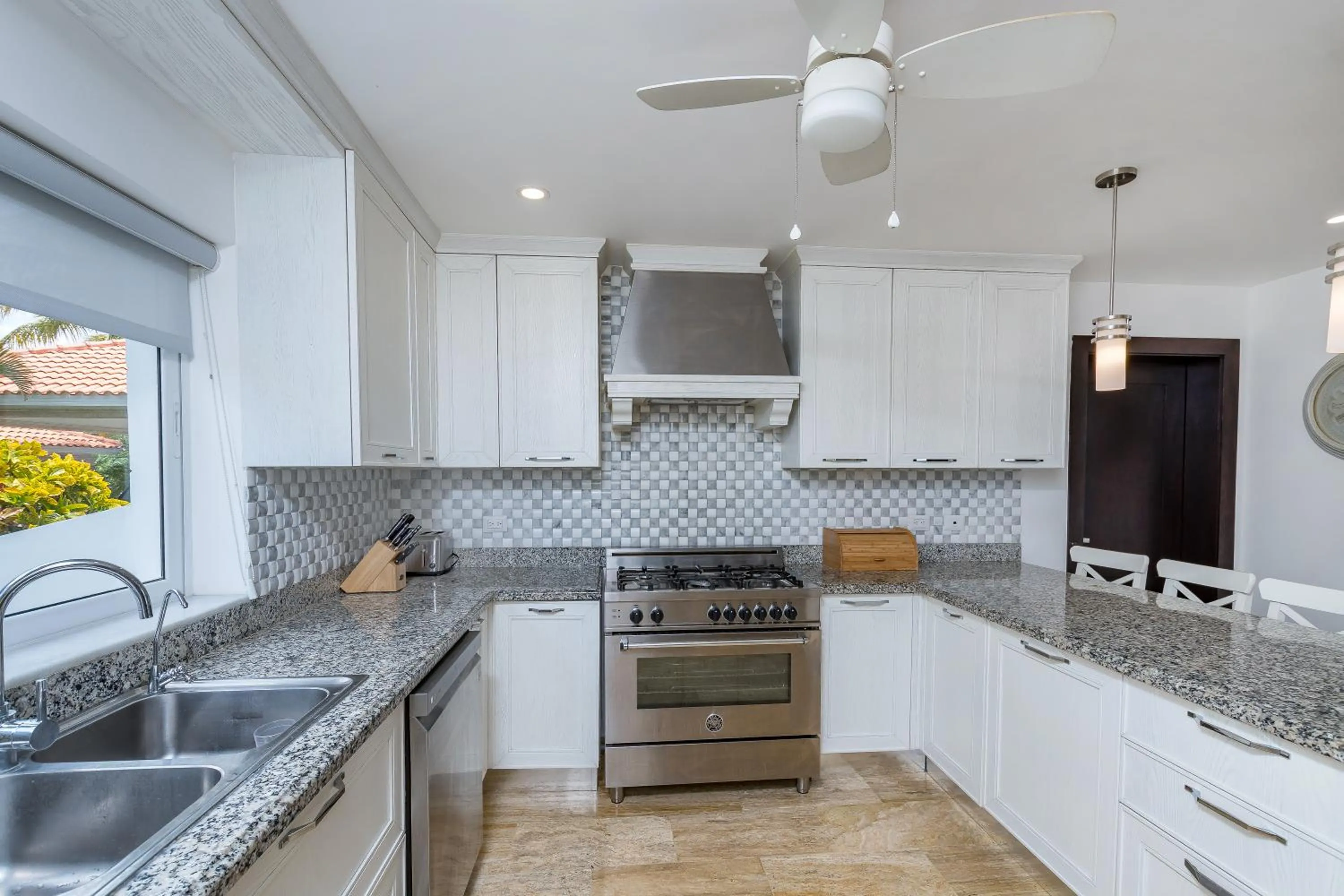 Kitchen or kitchenette in Amazing Private Villa with Chef and Maids