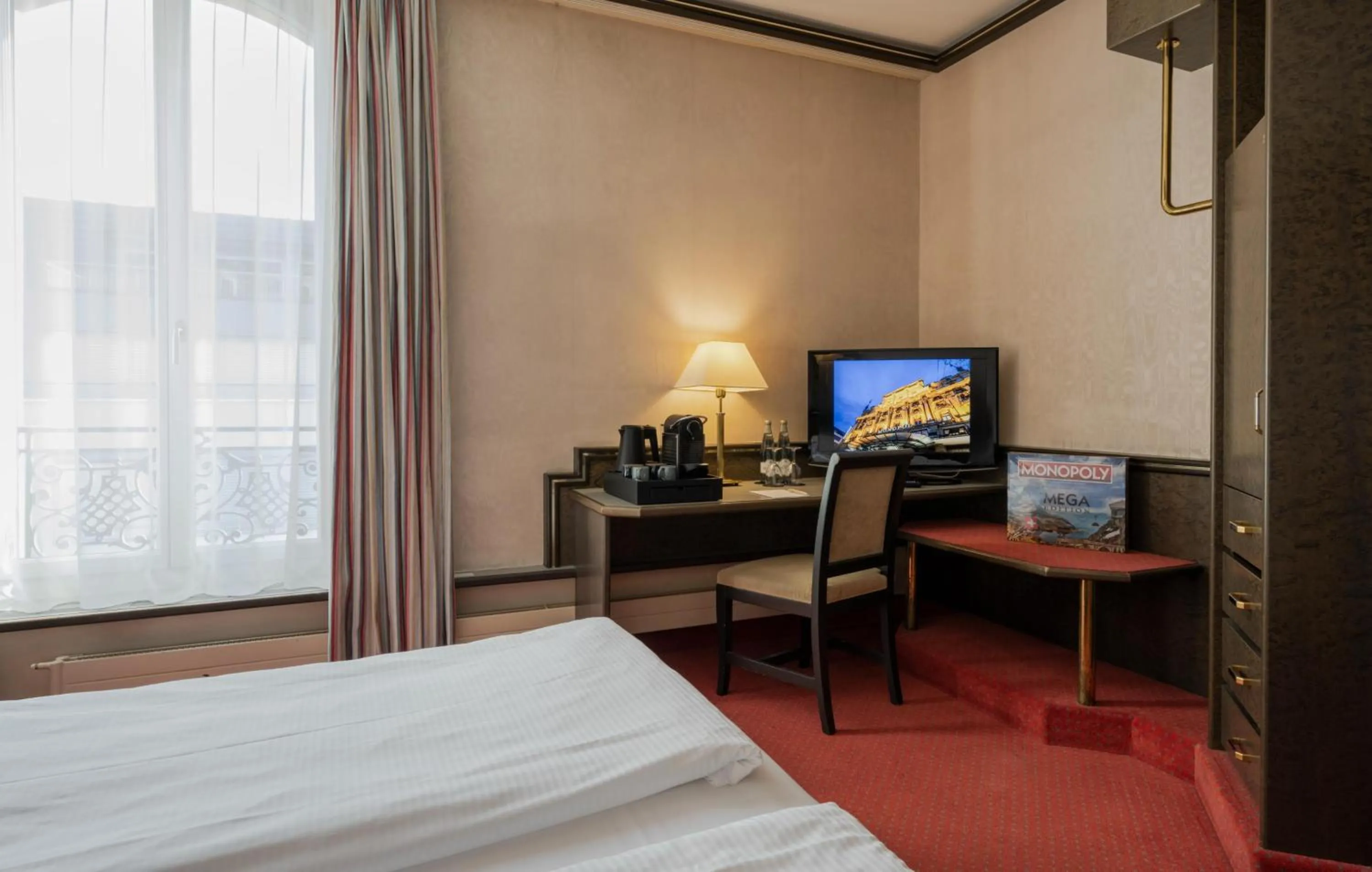 TV and multimedia, Bed in Hotel Monopol Luzern
