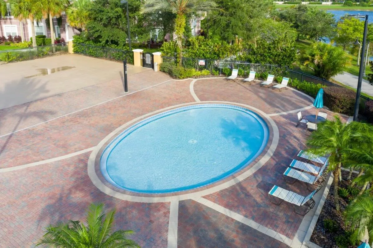 Magnificent 2 Bedroom Apartment Vista Cay Resort 107