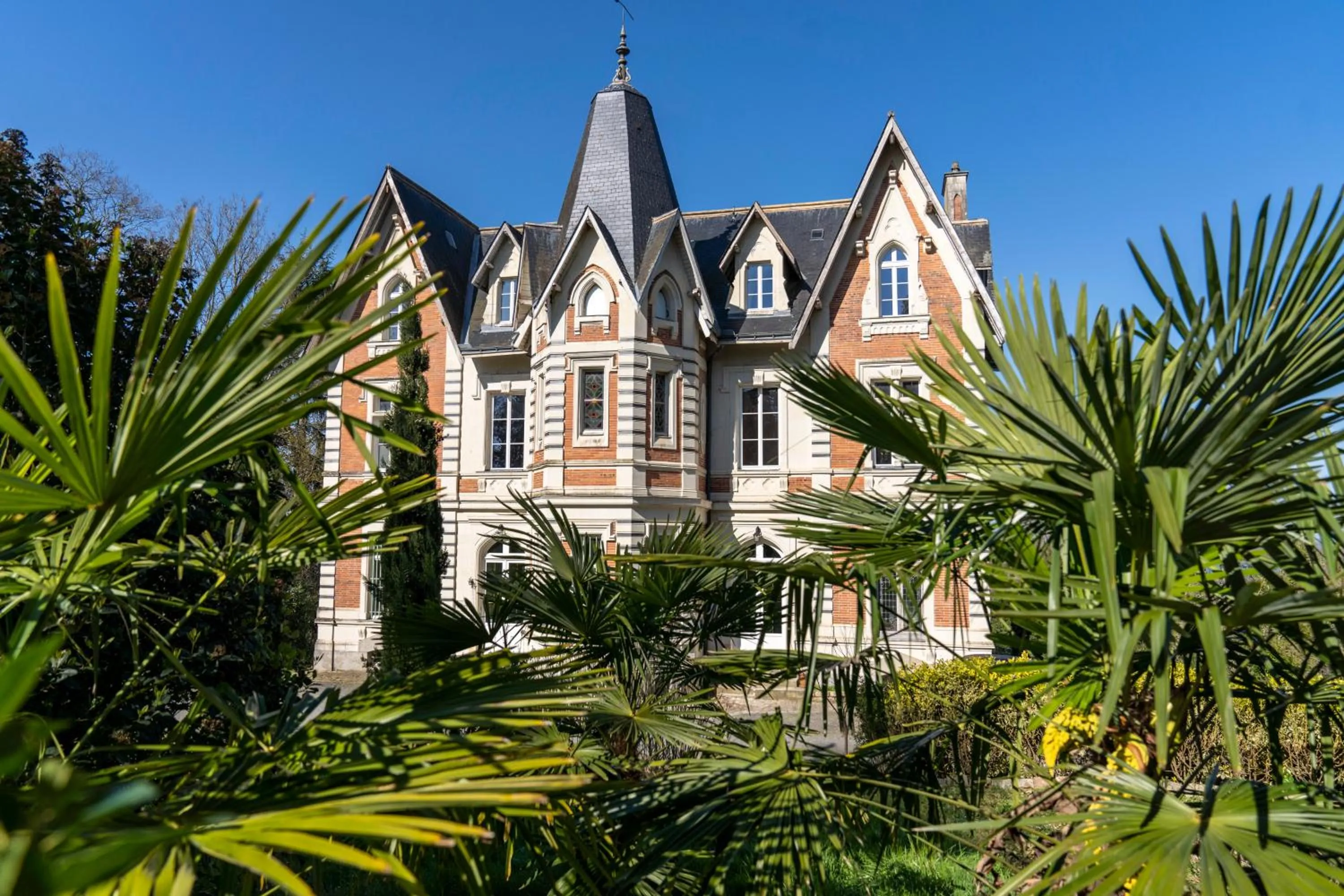Property building in Le Château des Forges
