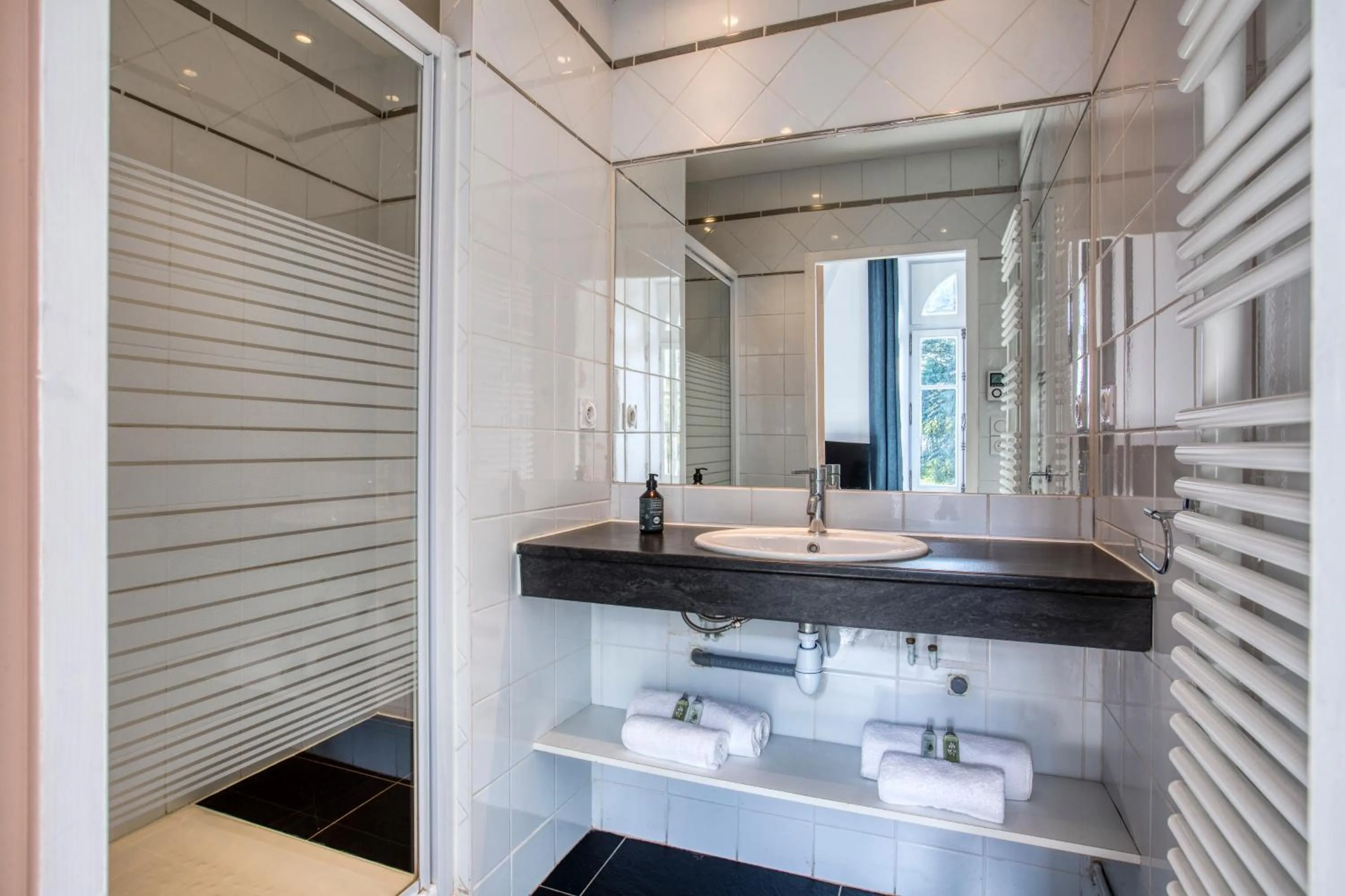 Shower in Le Château des Forges