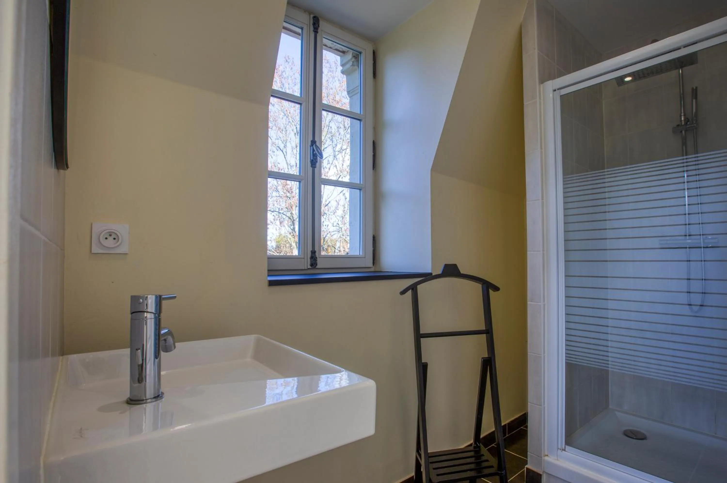 Shower in Le Château des Forges