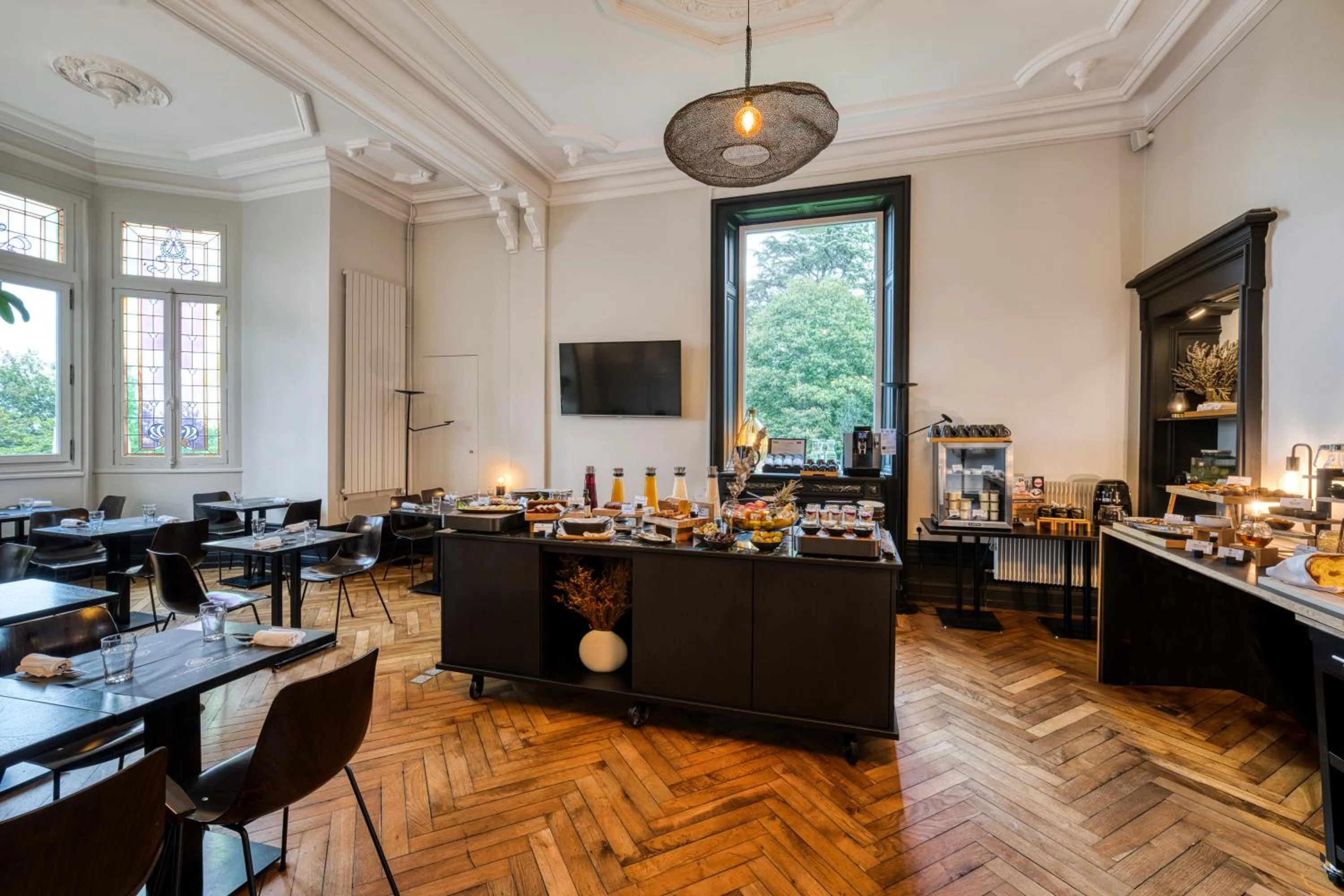 Breakfast in Le Château des Forges