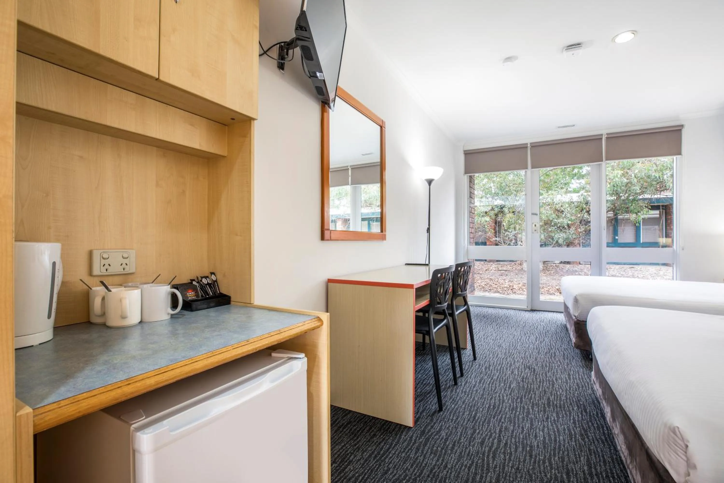 Coffee/tea facilities, Bed in Burvale Hotel